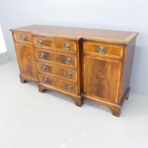 A reproduction mahogany break-front sideboard. 150x79x47cm.