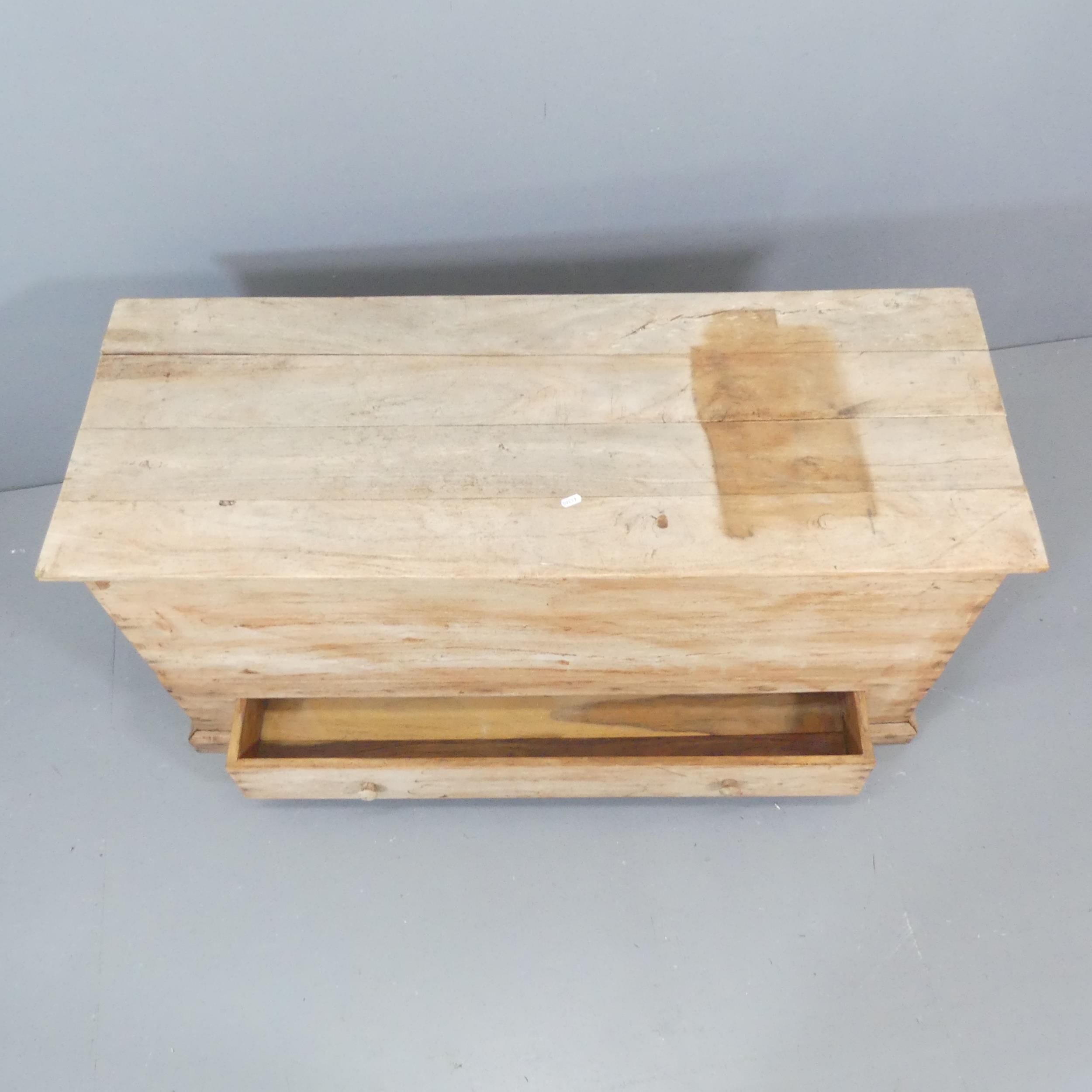 A modern cedar wood blanket box, with lifting lid single drawer. 120x60x46cm. Appears to have been - Image 2 of 2