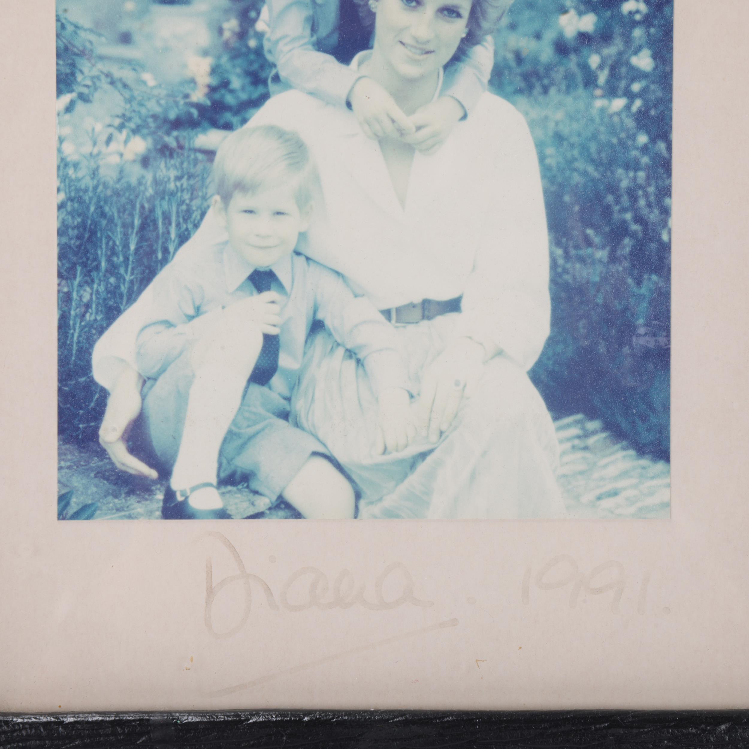 Diana, Princess of Wales, photograph portrait of Diana with Princes William and Harry, signed in pen - Bild 2 aus 2