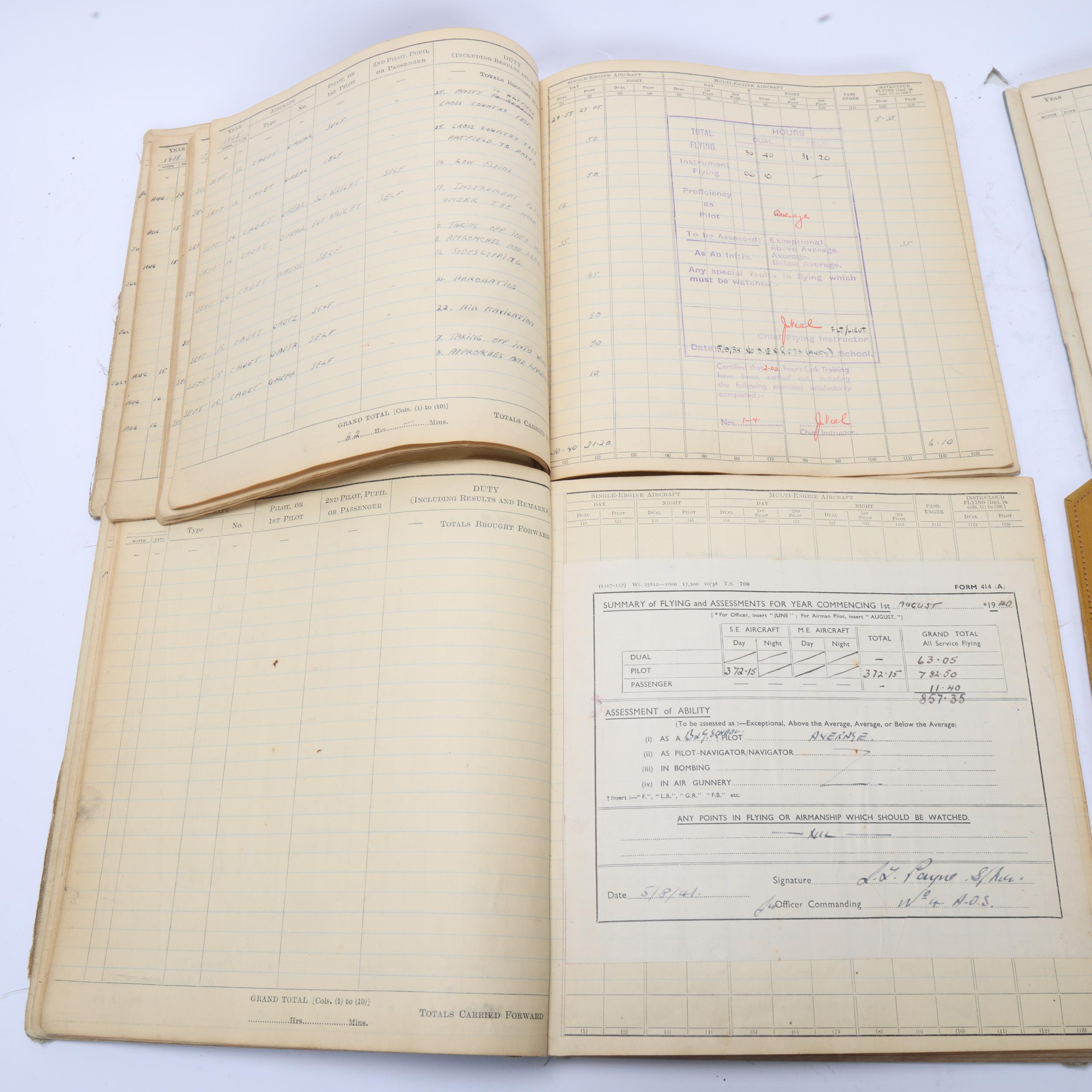 3 Pilot's flying log books, Second World War Period 1938 - 1942, for E D V Williams, and RAF - Bild 2 aus 3
