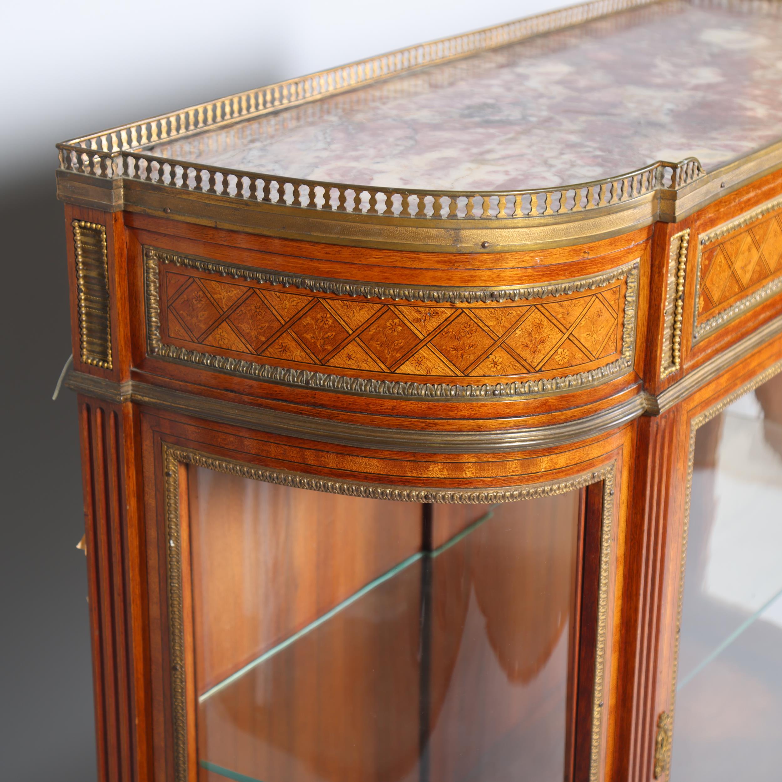 A fine quality French walnut and marquetry inlaid vitrine cabinet, circa 1900, the marble top having - Image 4 of 7