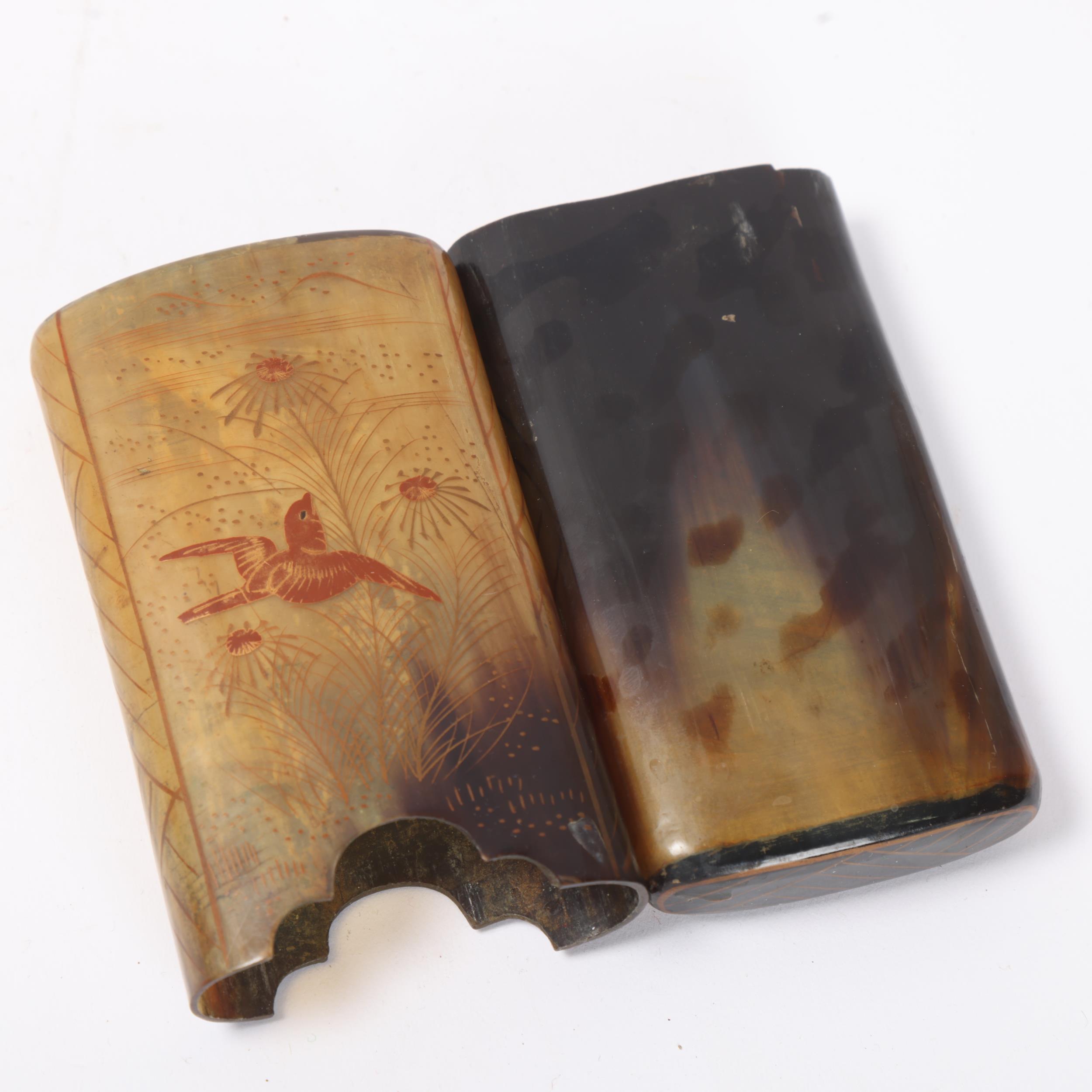 A Japanese tortoiseshell cigar case, sliding cover with lacquer bird decoration to both sides, - Bild 2 aus 3