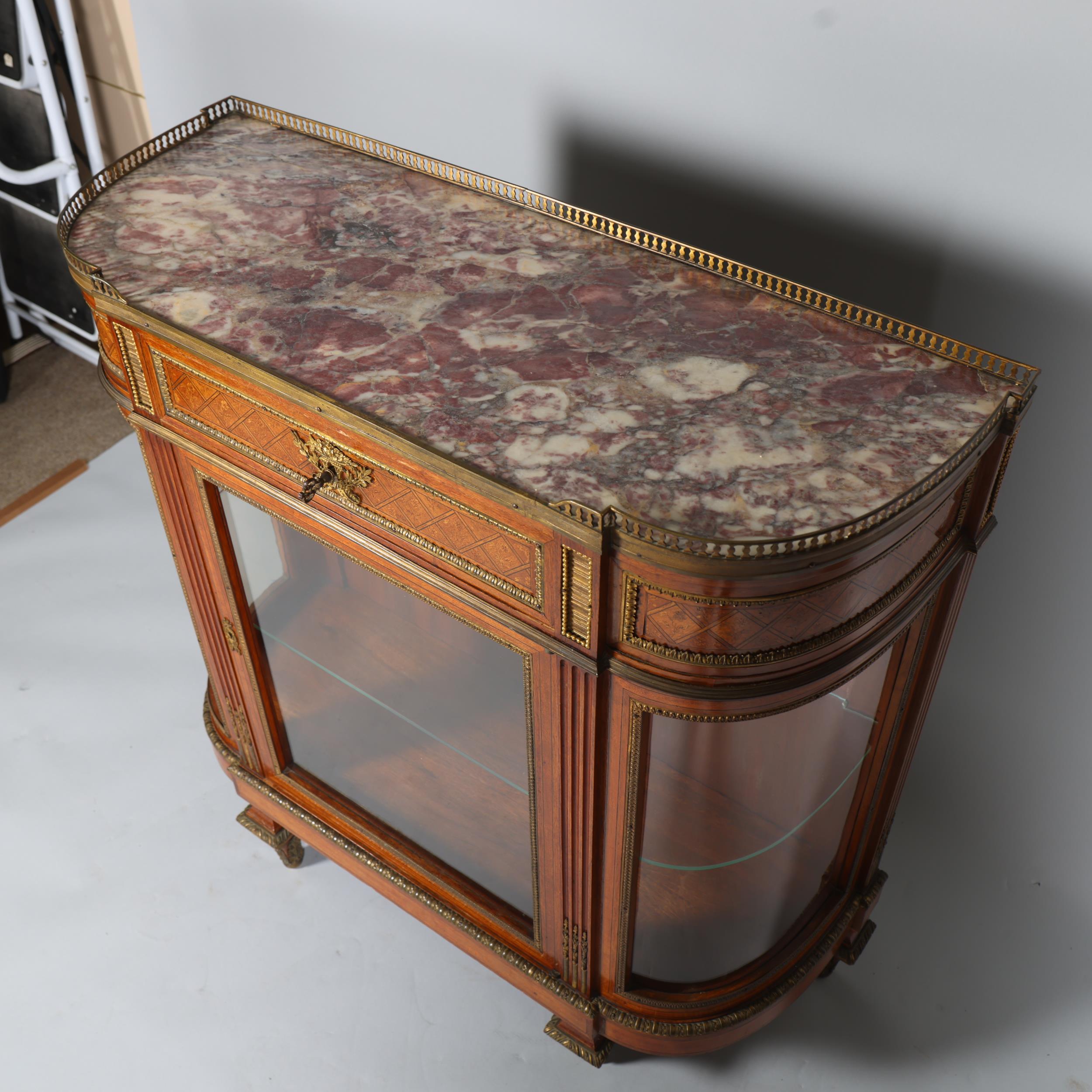 A fine quality French walnut and marquetry inlaid vitrine cabinet, circa 1900, the marble top having - Image 2 of 7