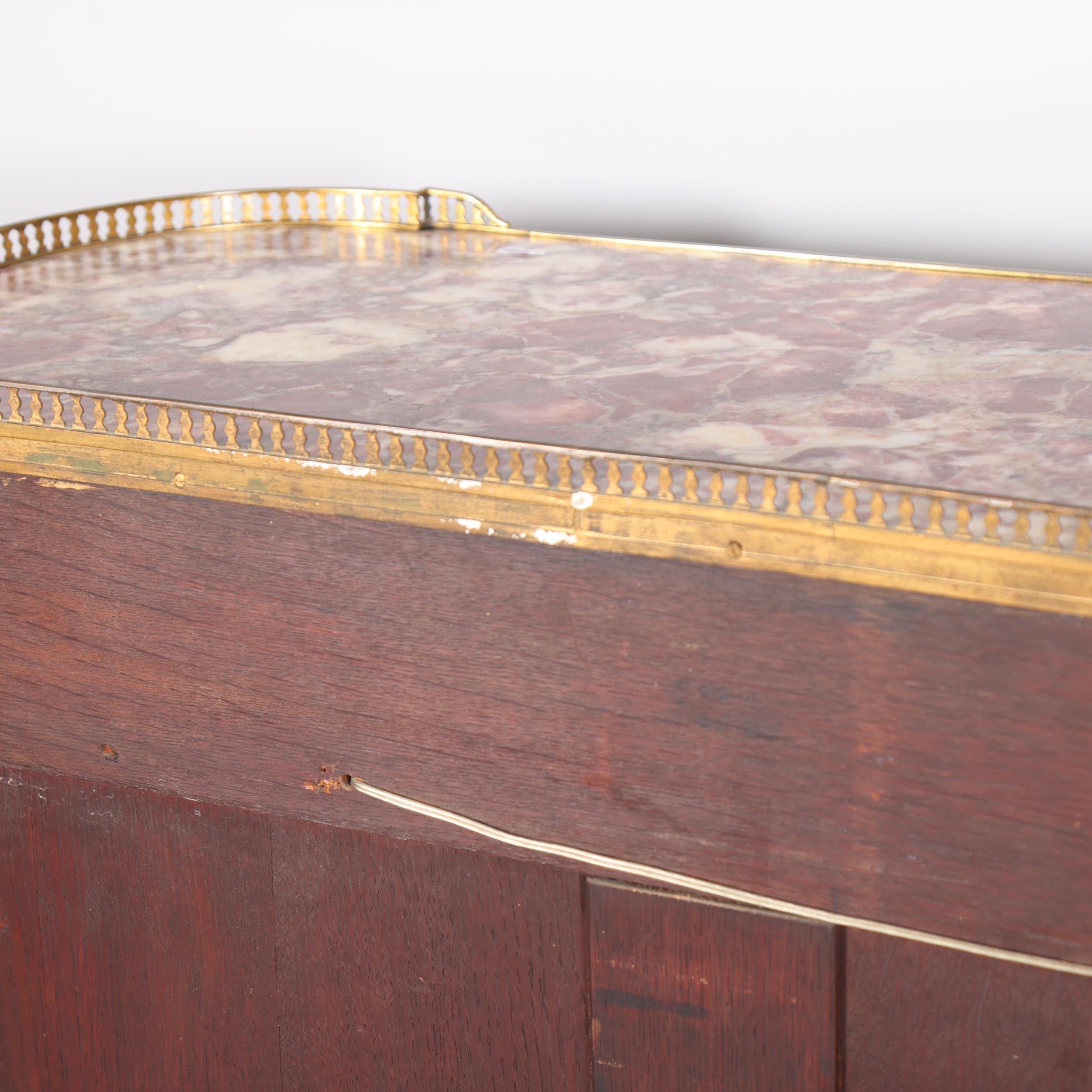 A fine quality French walnut and marquetry inlaid vitrine cabinet, circa 1900, the marble top having - Image 7 of 7