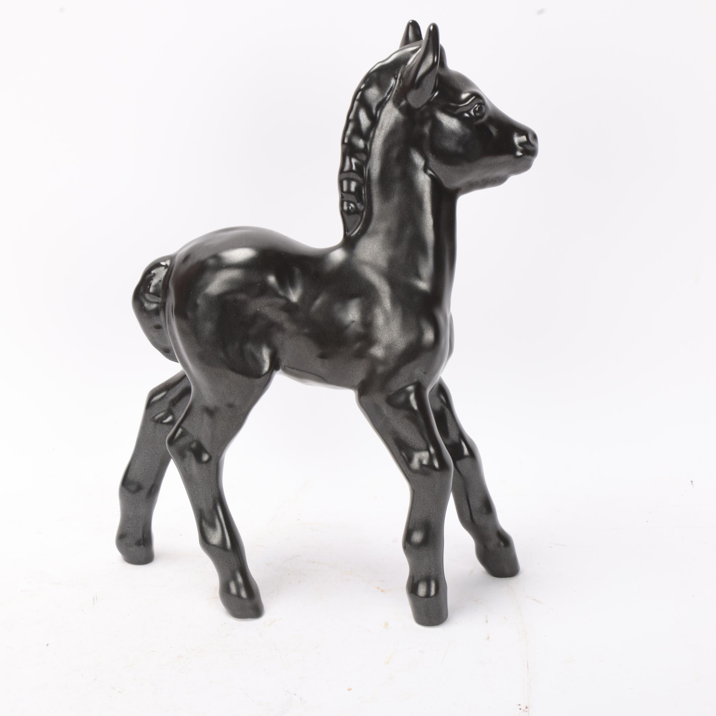 VICKE LINDSTRAND for Upsala Ekeby, Sweden, a figurine of a black foal, design nr 62 in the 1939 - Image 2 of 3