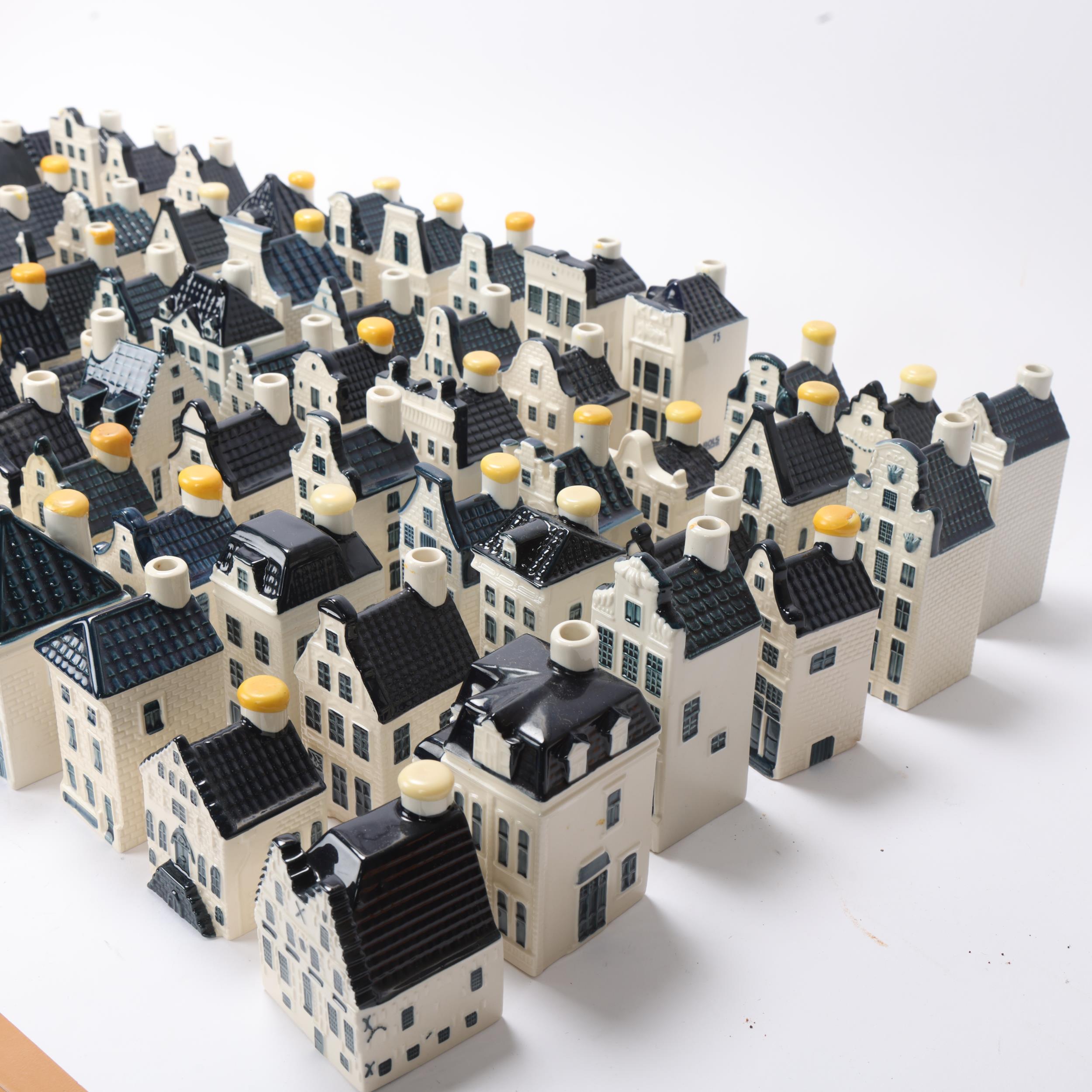 A collection of 71 Blue Delft houses by KPM for Bols Good condition, many opened, no repairs, - Image 2 of 3