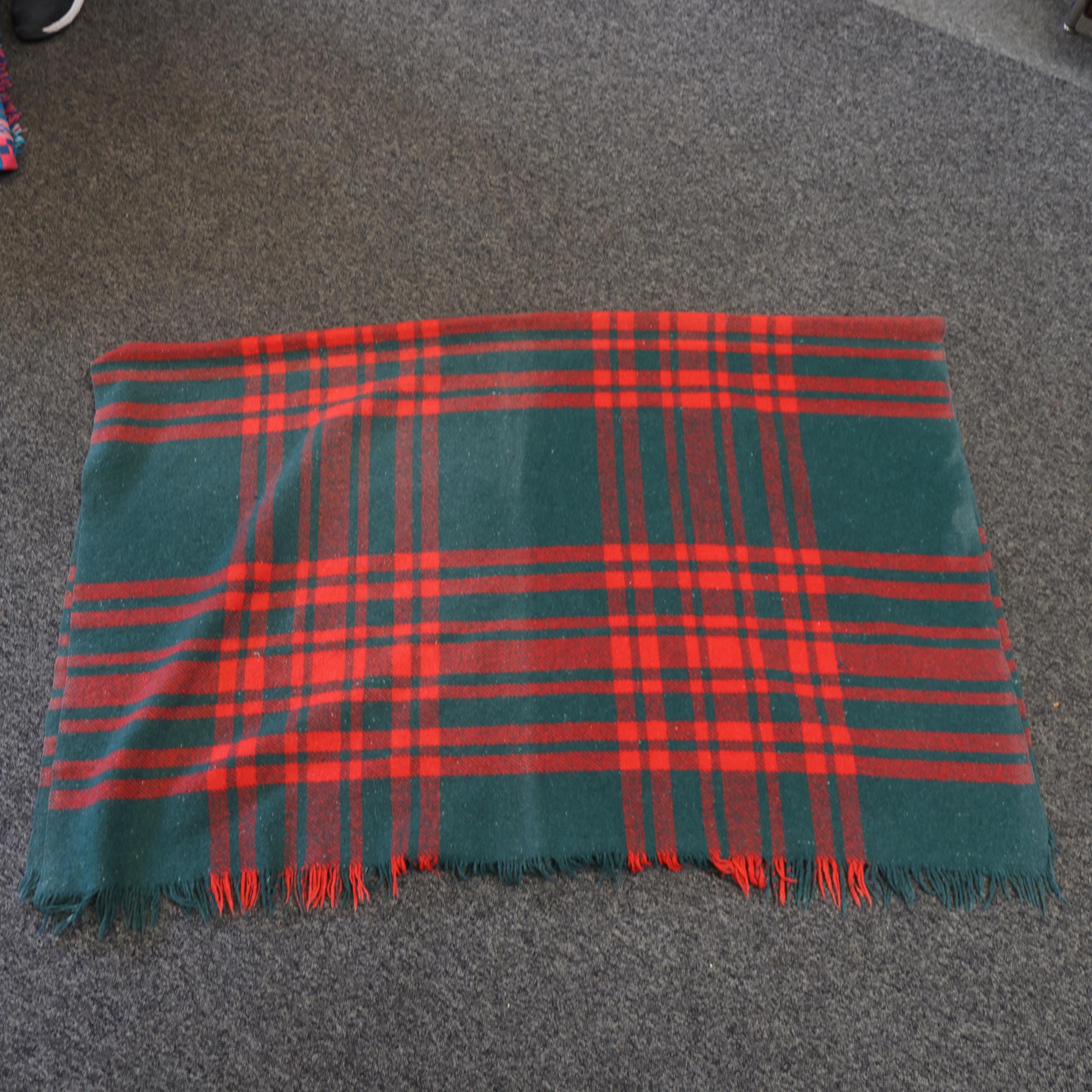 A vintage Scottish Tartan wool blanket, "The Talisman Travel Rug" by Hunting Menzies, 145 x 117cm - Image 3 of 3