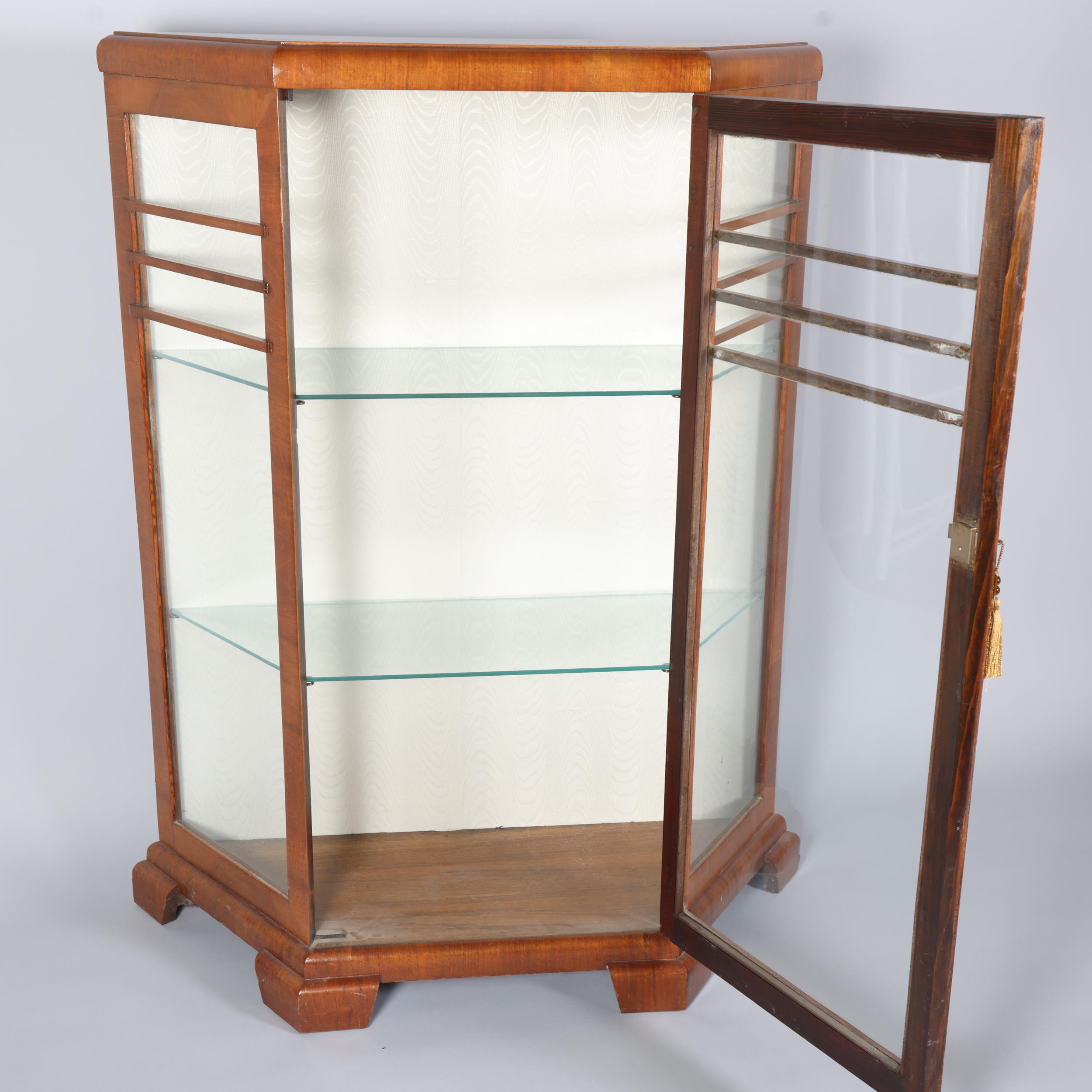 Art Deco walnut display cabinet, width 89cm, height 119cm - Image 4 of 4