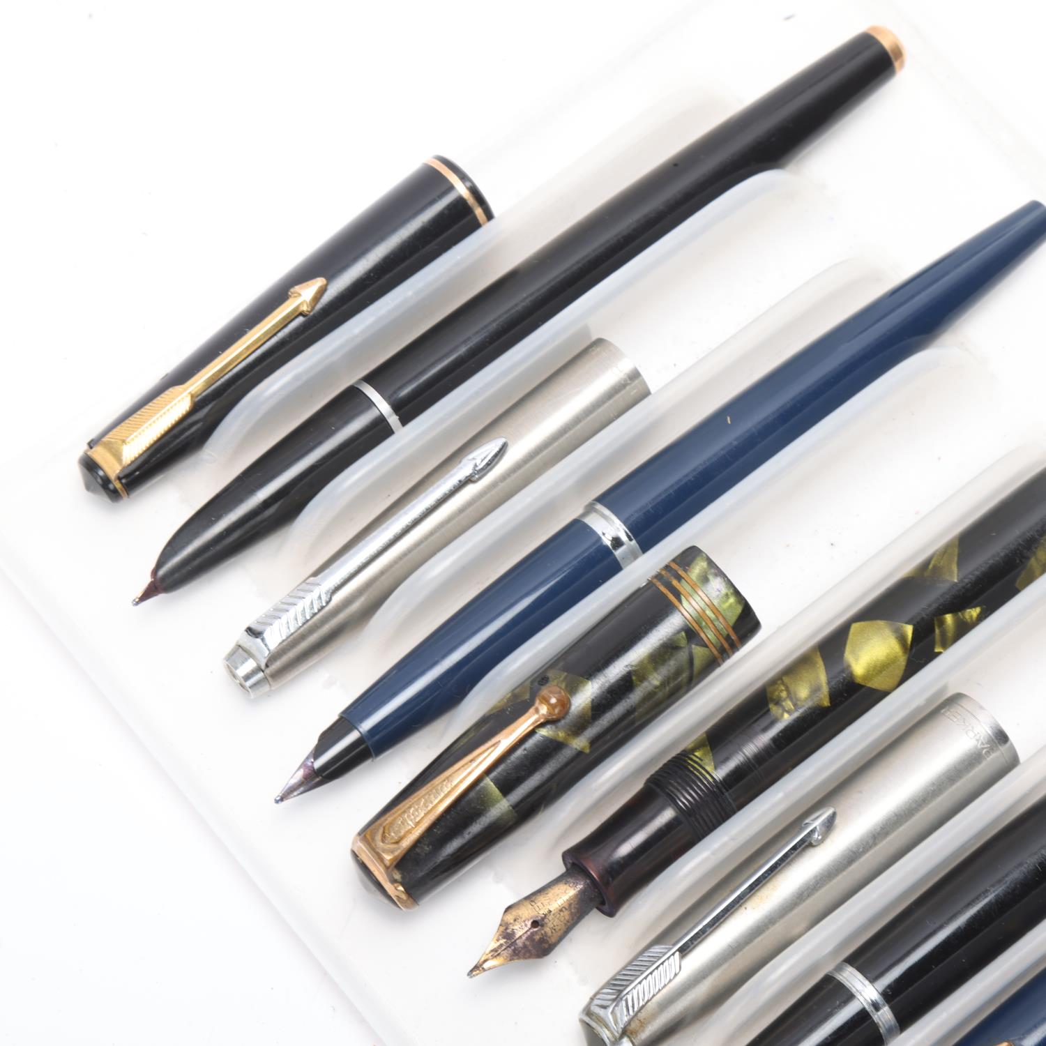 6 vintage Parker fountain pens Untested used condition, black bodied model '17' pen has missing - Image 3 of 4