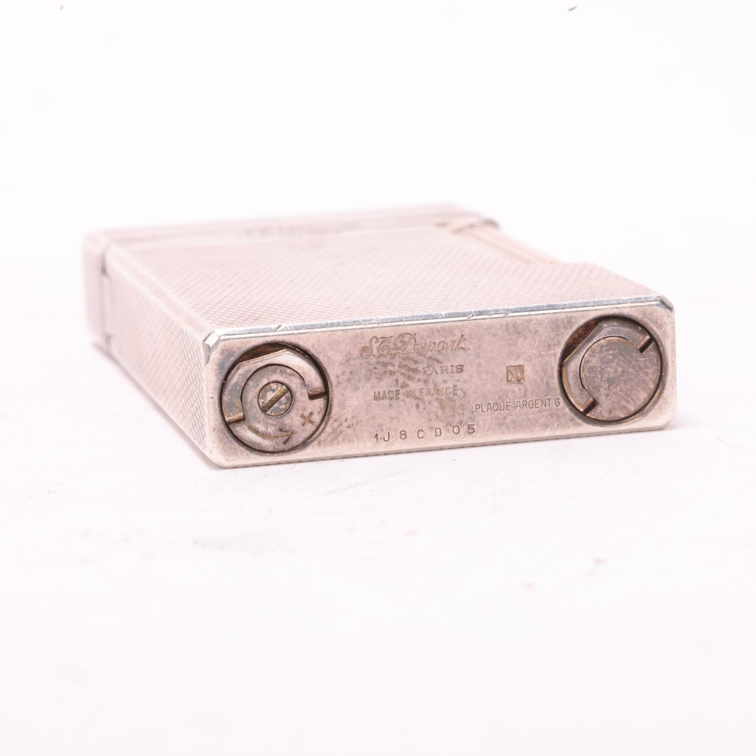A vintage SJ Dupont, Paris silver plated lighter, numbered 1J8CD05, height 6.2cm, Roller spinning- - Bild 3 aus 4