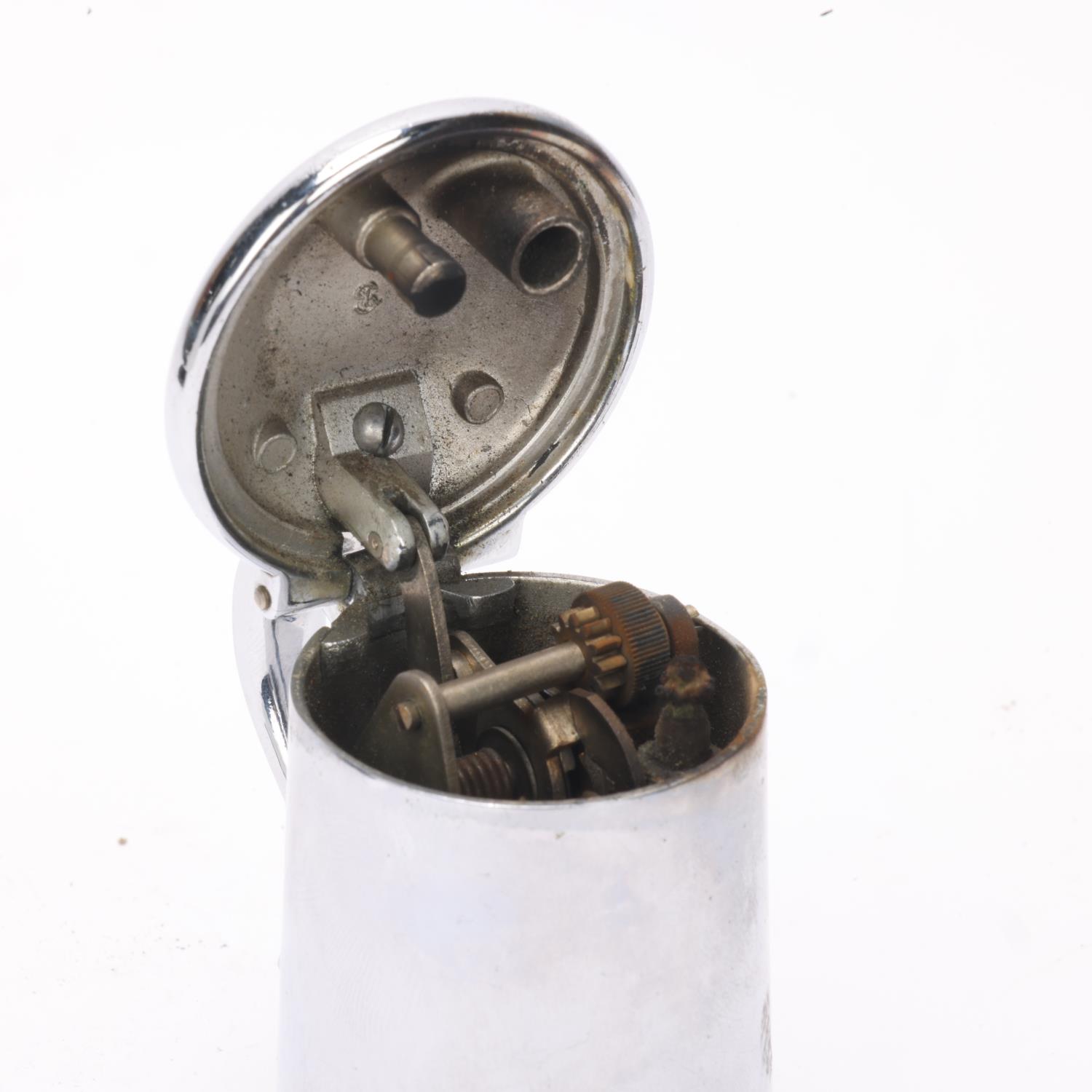A vintage Dunhill steel tankard table lighter, Des No 861972, marked Dunhill, Made in England to - Bild 4 aus 4