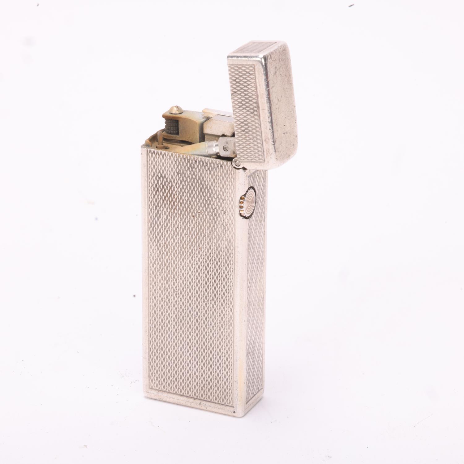 A vintage silver Dunhill Rollagas lighter, marked 925 to base with makers mark AD, engine turned - Bild 4 aus 4