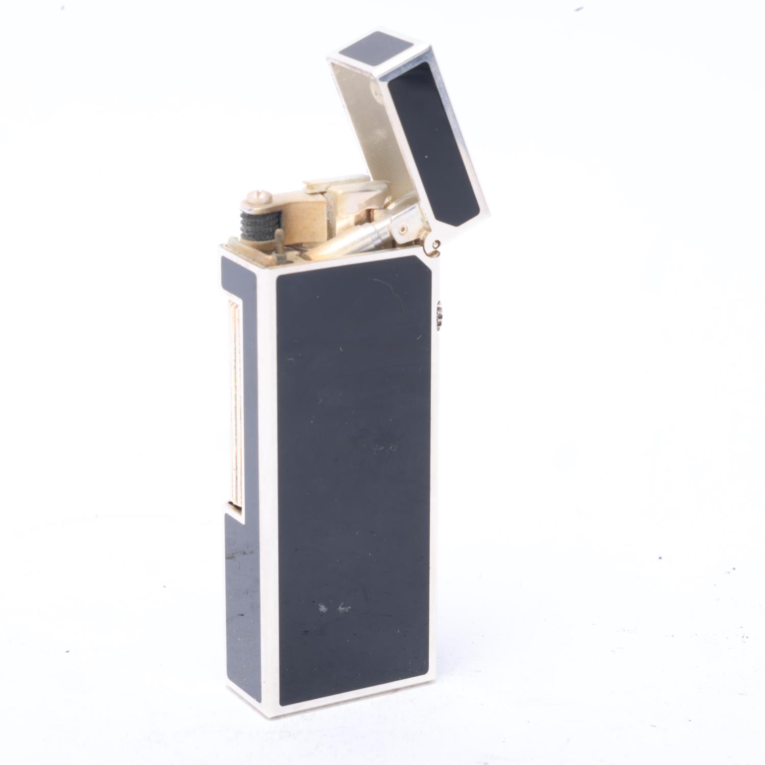 A vintage Dunhill Rollagas lighter, silver plated with black lacquer panels, makers marks to base - Bild 2 aus 4