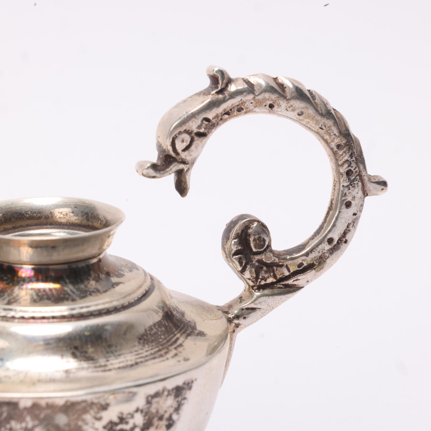 An Egyptian silver lamp/lighter in the form of a Roman lamp, together with 3 silver plated cigar/ - Bild 4 aus 4