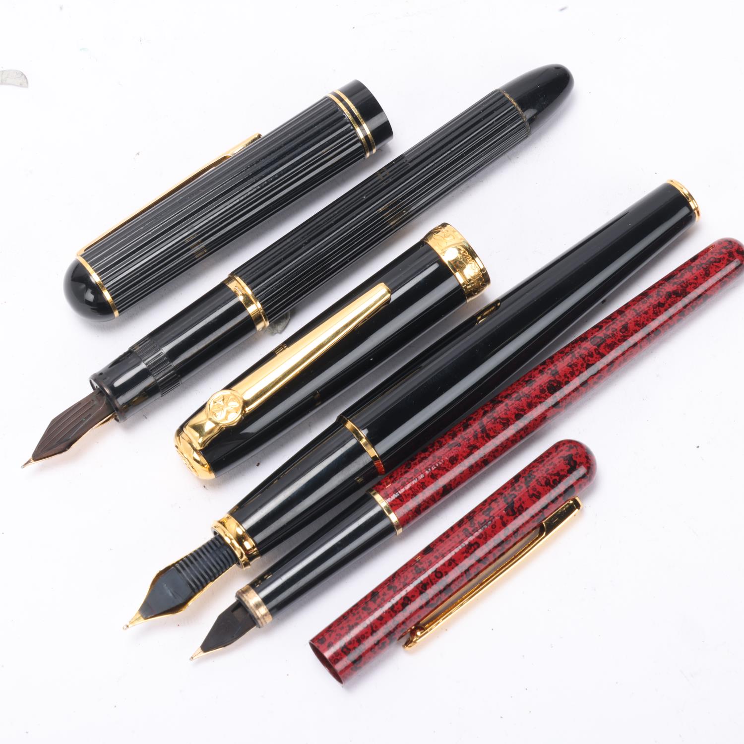 3 late 20th century fountain pens, a Pilot ridged black pen with 14ct F nib, A black Diplomat - Image 3 of 4