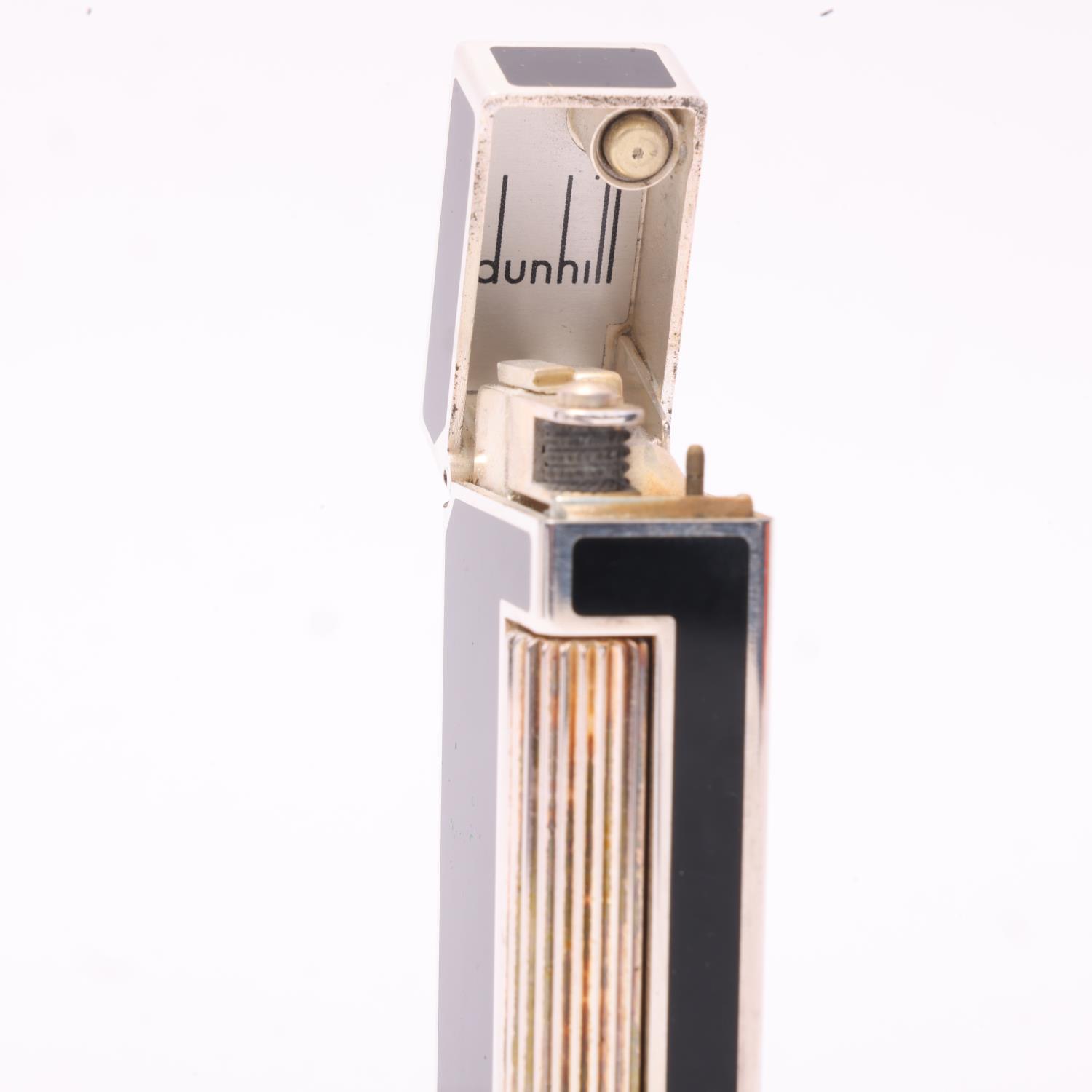 A vintage Dunhill Rollagas lighter, silver plated with black lacquer panels, makers marks to base - Bild 3 aus 4