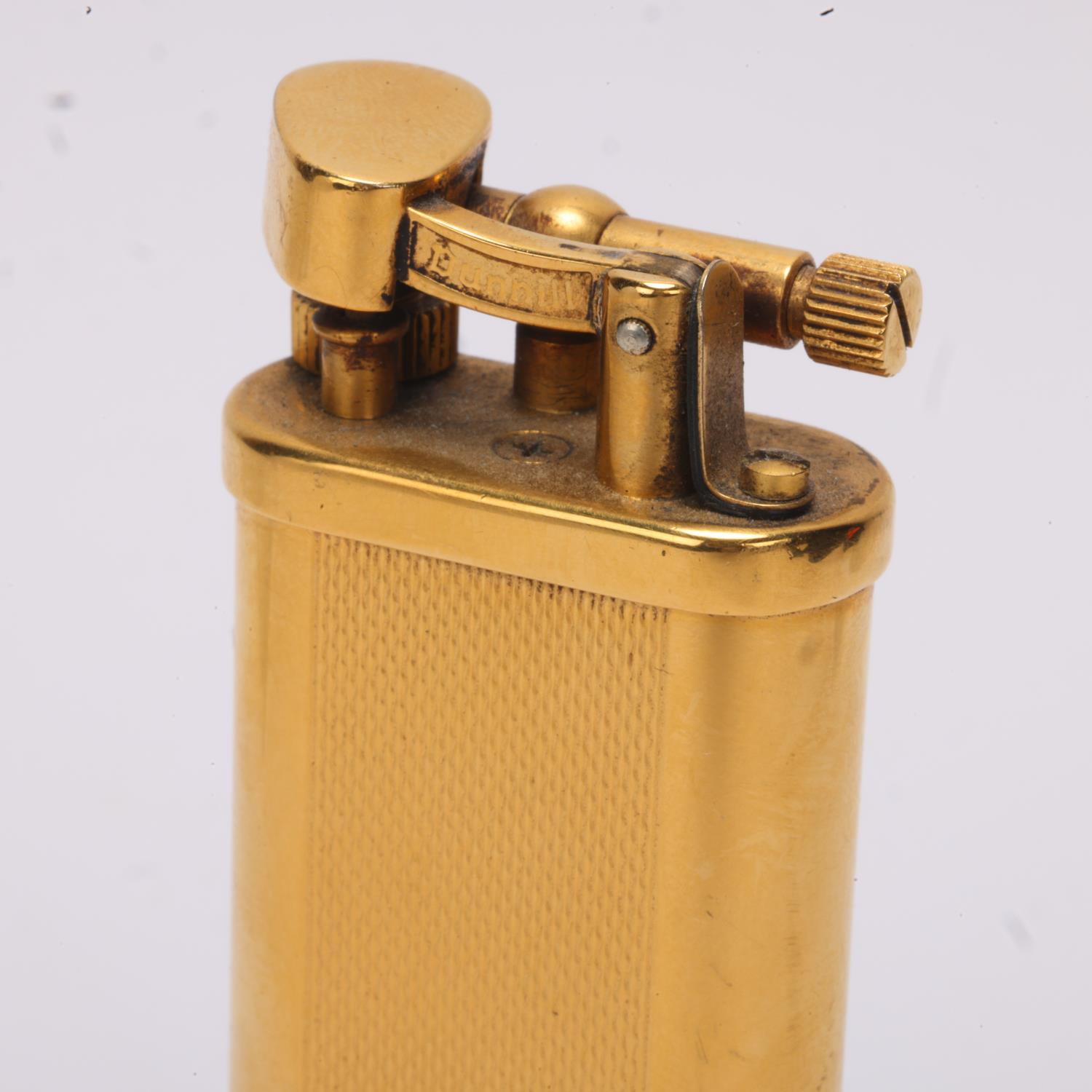 A vintage Dunhill gold plated table lighter, makers marks to base, No 18763, height 10cm Hammer - Bild 2 aus 4