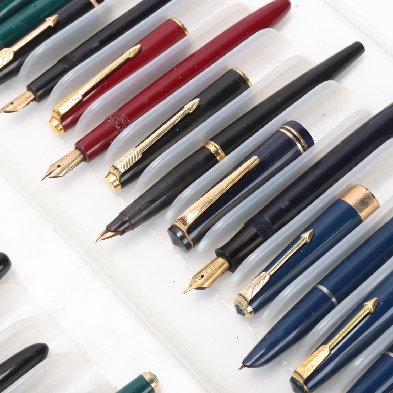 17 Parker fountain pens most 1950s-1970s', including models No17, Junior, Senior, Slimfold, Duofold, - Image 4 of 4