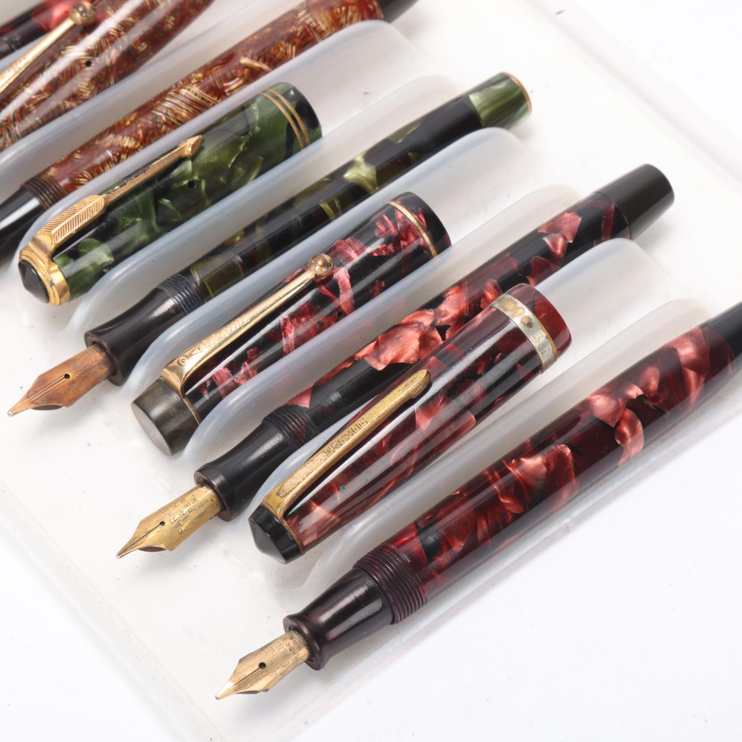 5 vintage Parker fountain pens, with marbled resin bodies lever and sprung pump "Vacumatic" fill, - Image 2 of 4