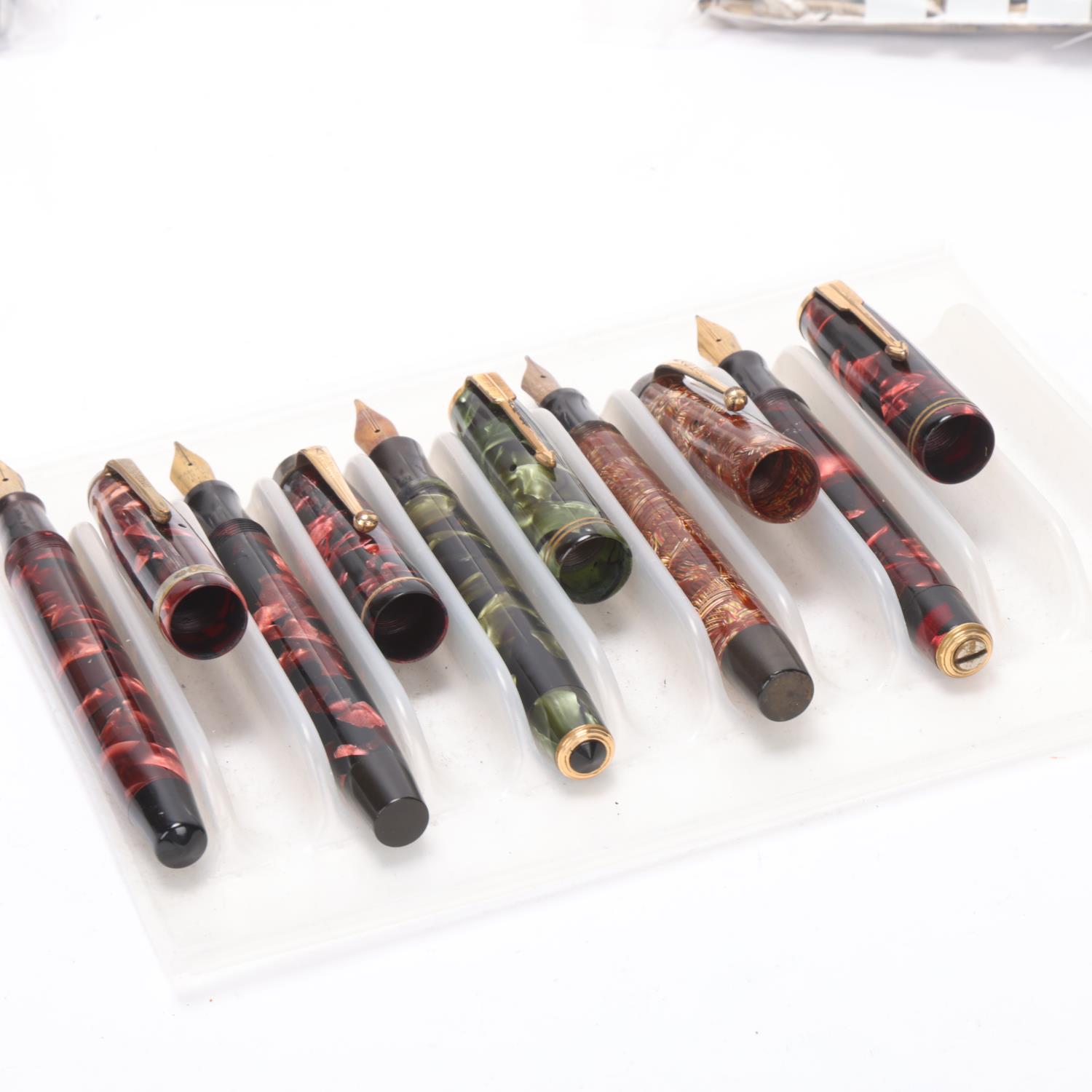 5 vintage Parker fountain pens, with marbled resin bodies lever and sprung pump "Vacumatic" fill, - Image 4 of 4