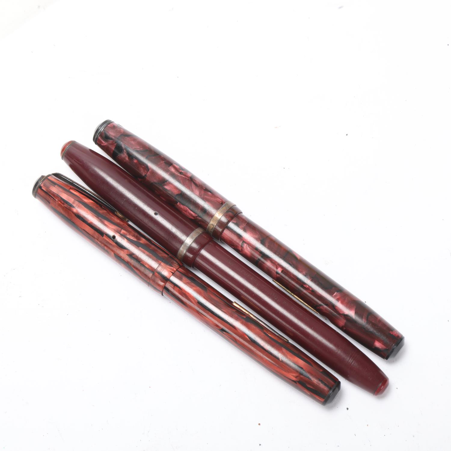3 vintage Wearever, USA, lever fill fountain pens, circa 1940s' Marbled pens in complete untested - Image 4 of 4