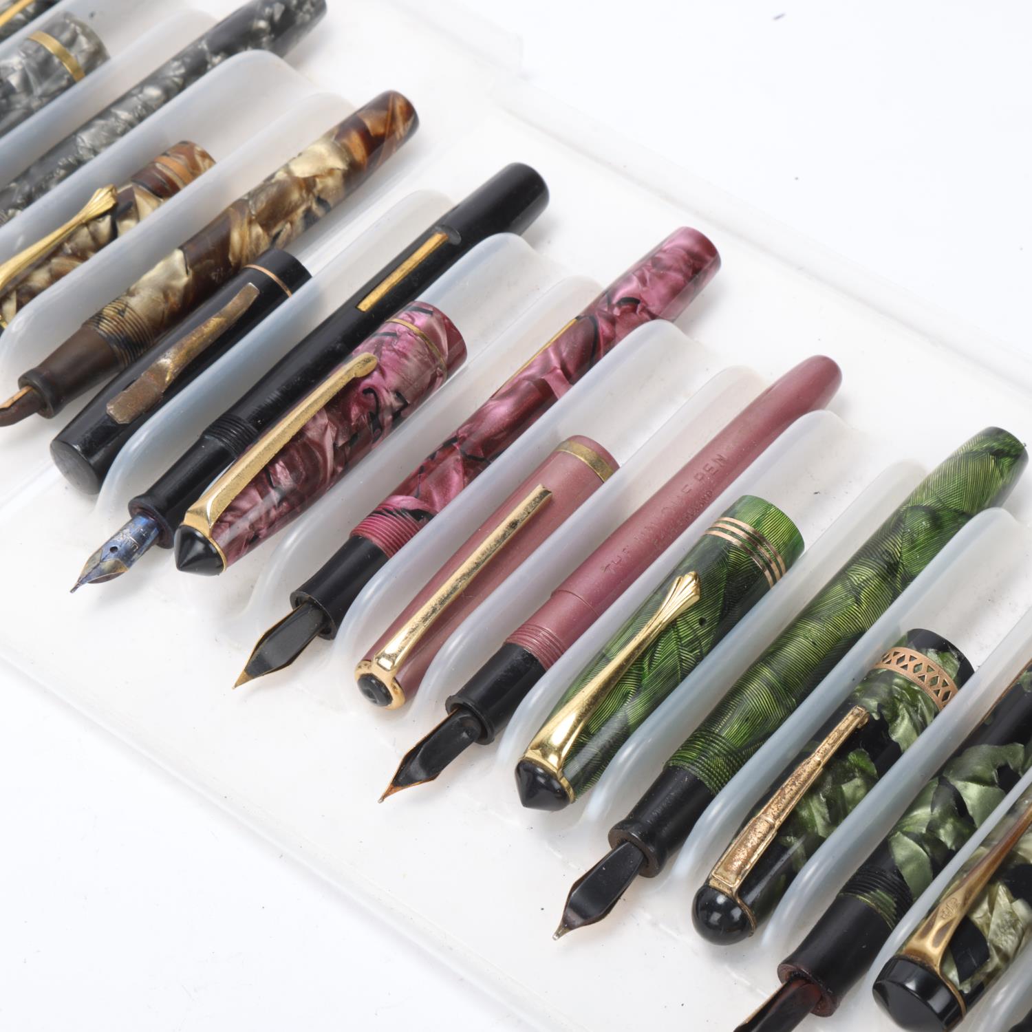 14 vintage Unique fountain pens, most 1930s' /40s', models include, Junior, Nova etc, some with 14ct - Image 4 of 4
