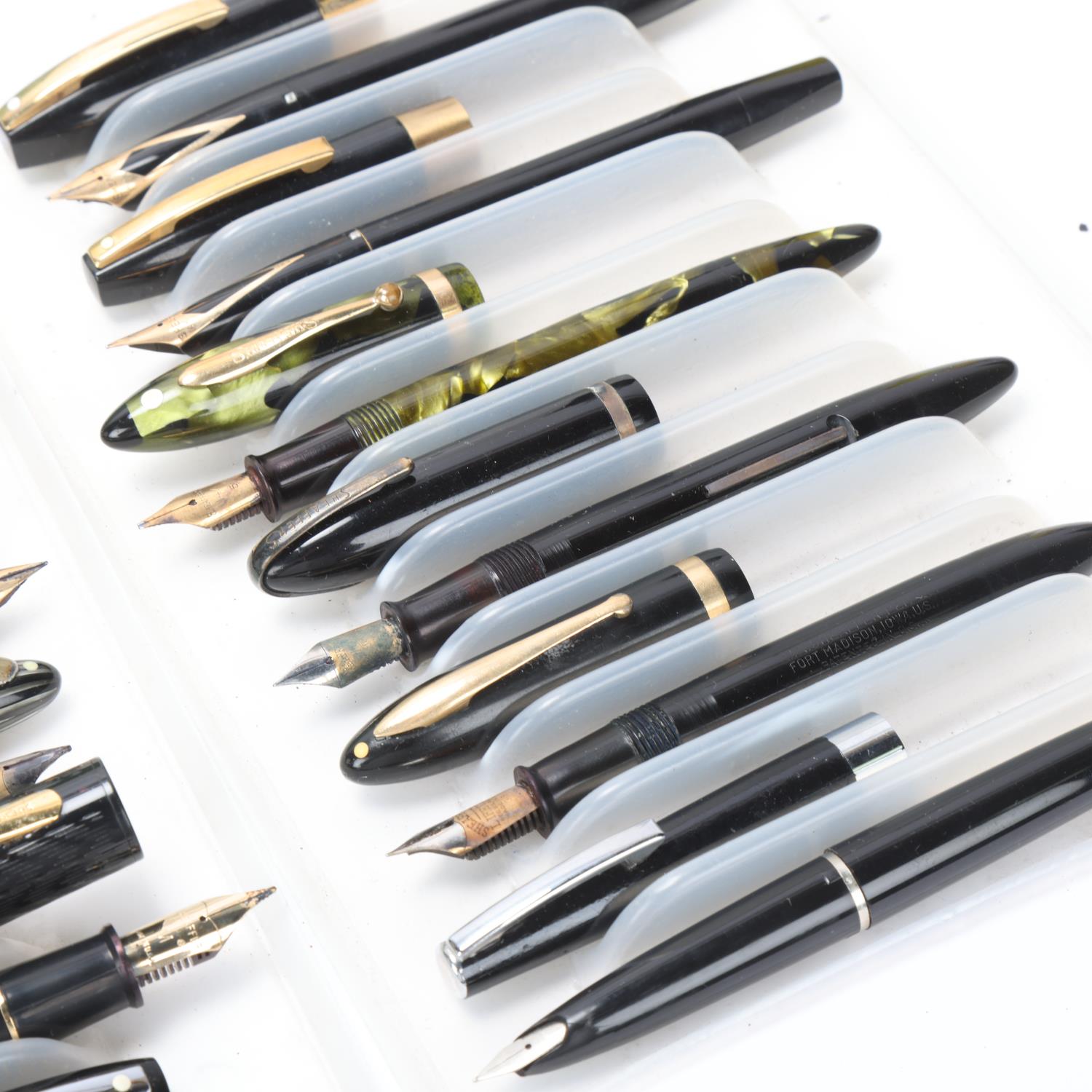 12 vintage Sheaffer fountain pens, 7 with 14ct nibs All in complete untested condition, some wear - Image 3 of 4