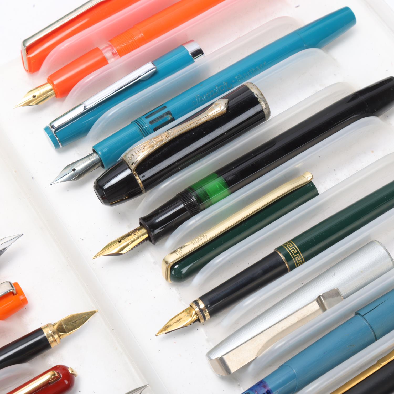 12 vintage fountain pens, makers include Senator, Aurora, Wilson, Viking, Elysee, Apollo, - Image 3 of 4