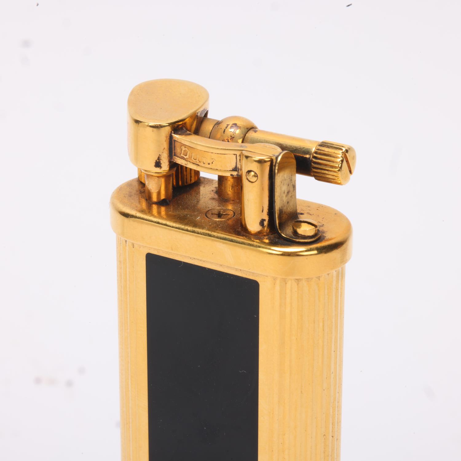 A vintage Dunhill gold plated table lighter, with black lacquer panels, makers marks to base, No - Bild 2 aus 4