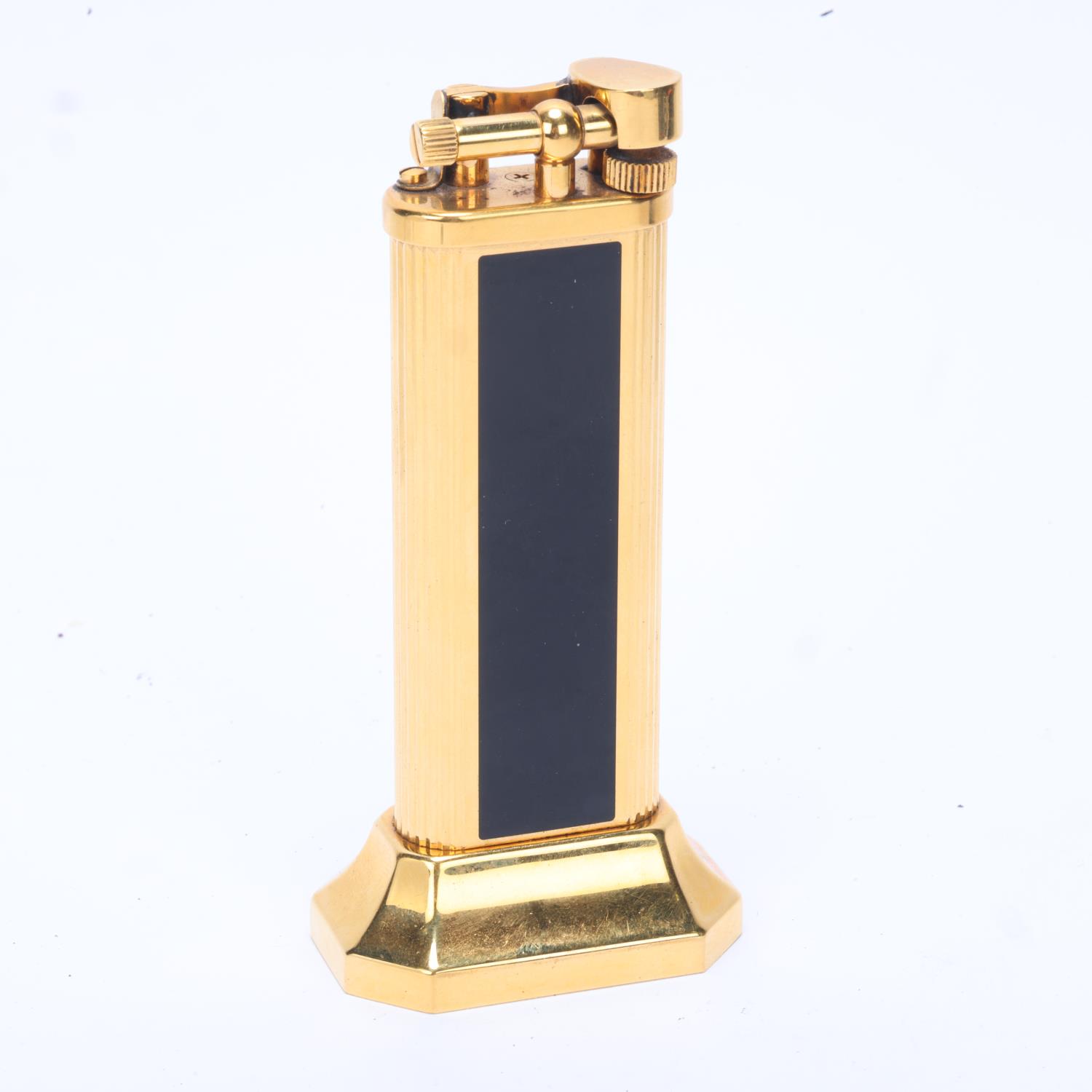 A vintage Dunhill gold plated table lighter, with black lacquer panels, makers marks to base, No - Bild 3 aus 4