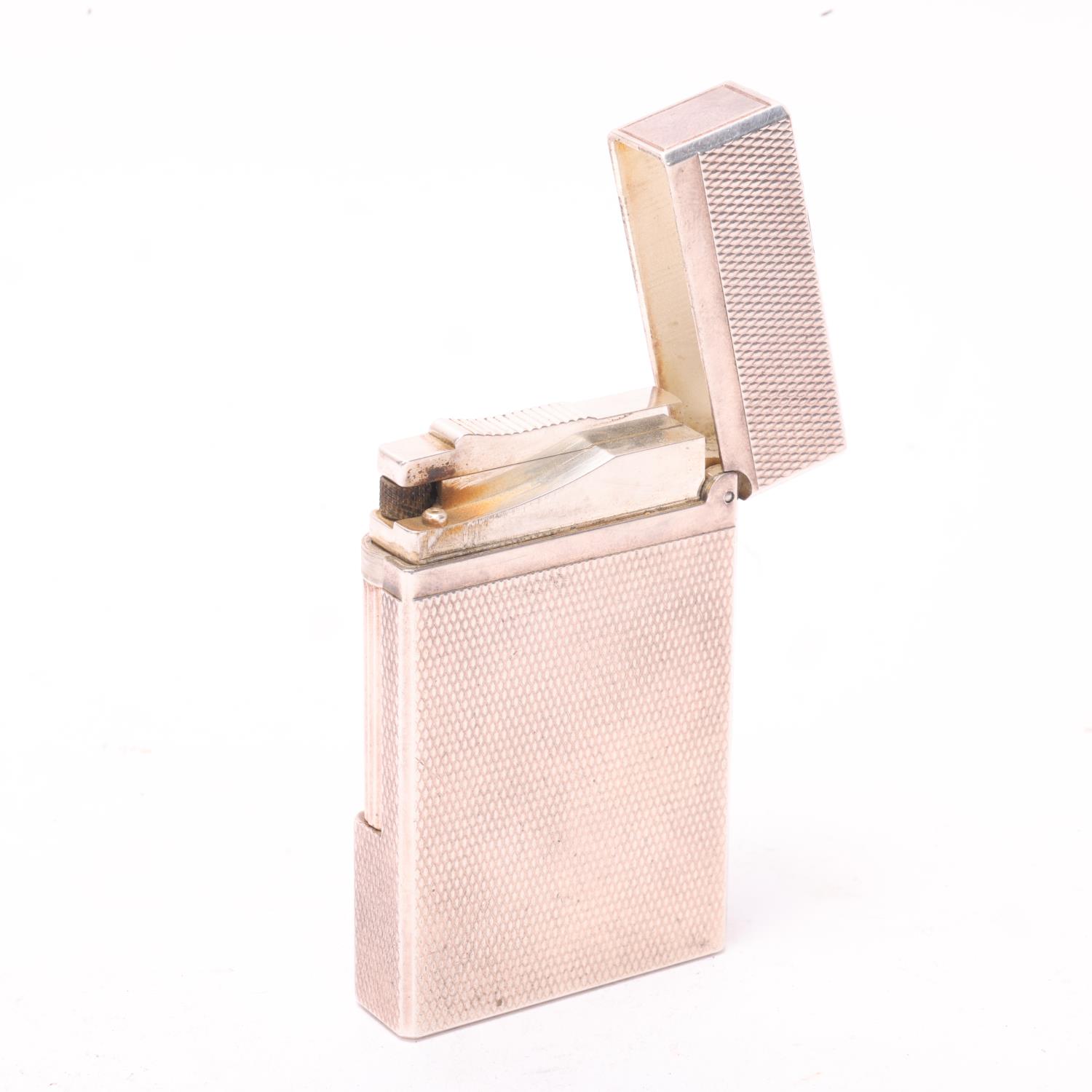 A vintage SJ Dupont, Paris silver plated lighter, numbered 1J8CD05, height 6.2cm, Roller spinning- - Bild 2 aus 4