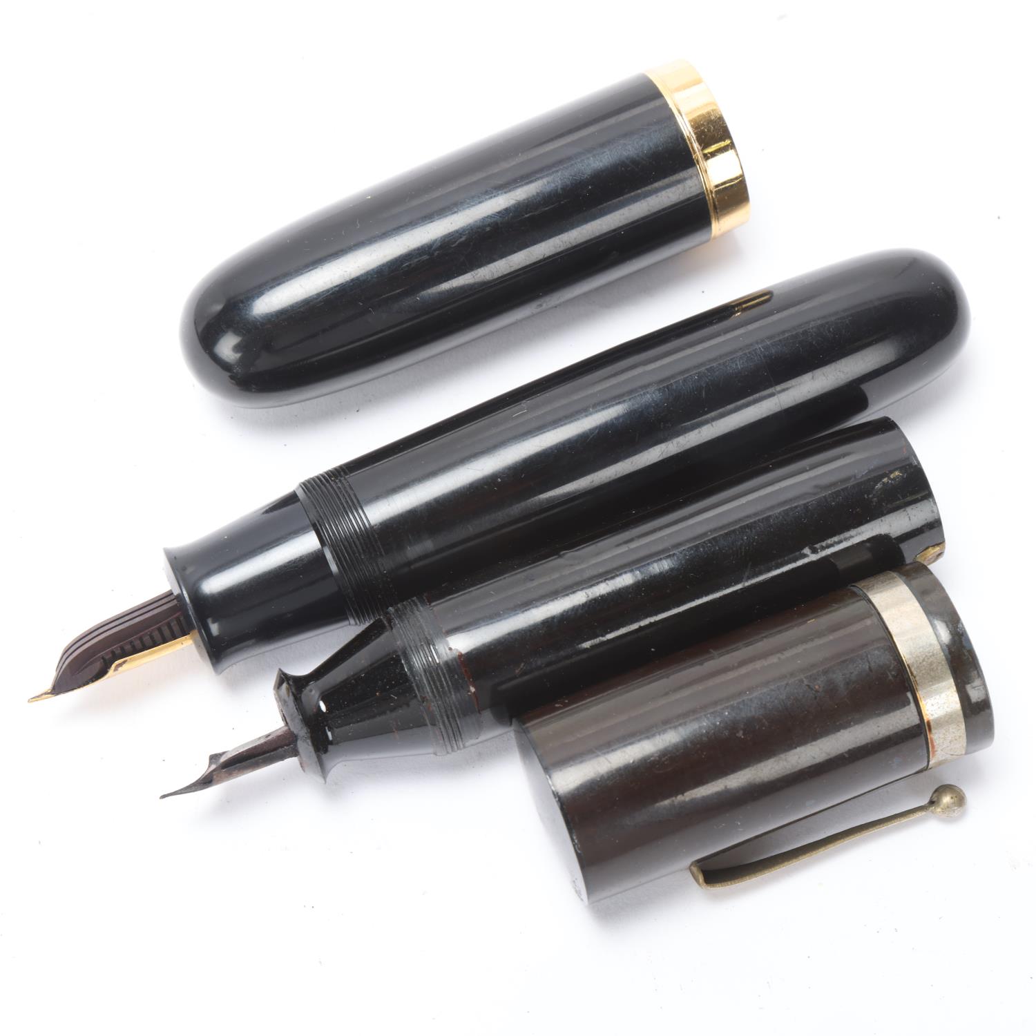 A 1940s' /50s' Japanese jumbo size "New Clip" fountain pen, cigar shape black resin body, cap - Bild 4 aus 4