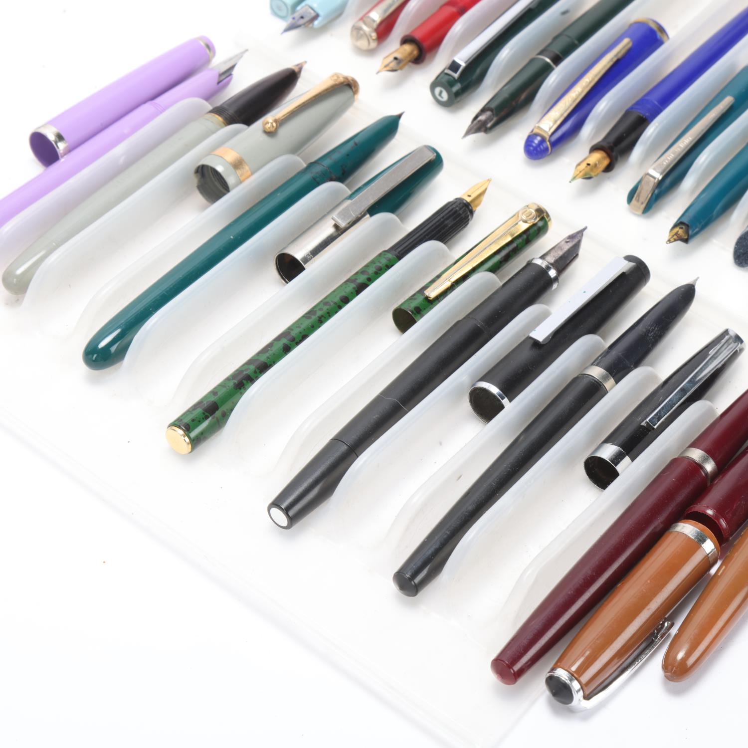 15 vintage fountain pens, makers include Kreuzer, Kingston, Truepoint, Staedtler, Hero etc All in - Image 4 of 4