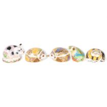 A group of 5 Royal Crown Derby animal paperweights, including Bumble Bee with gold stopper, Tree