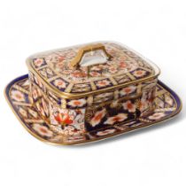 A Royal Crown Derby sardine dish and cover on stand, in Old Imari pattern, diameter 20cm All 3
