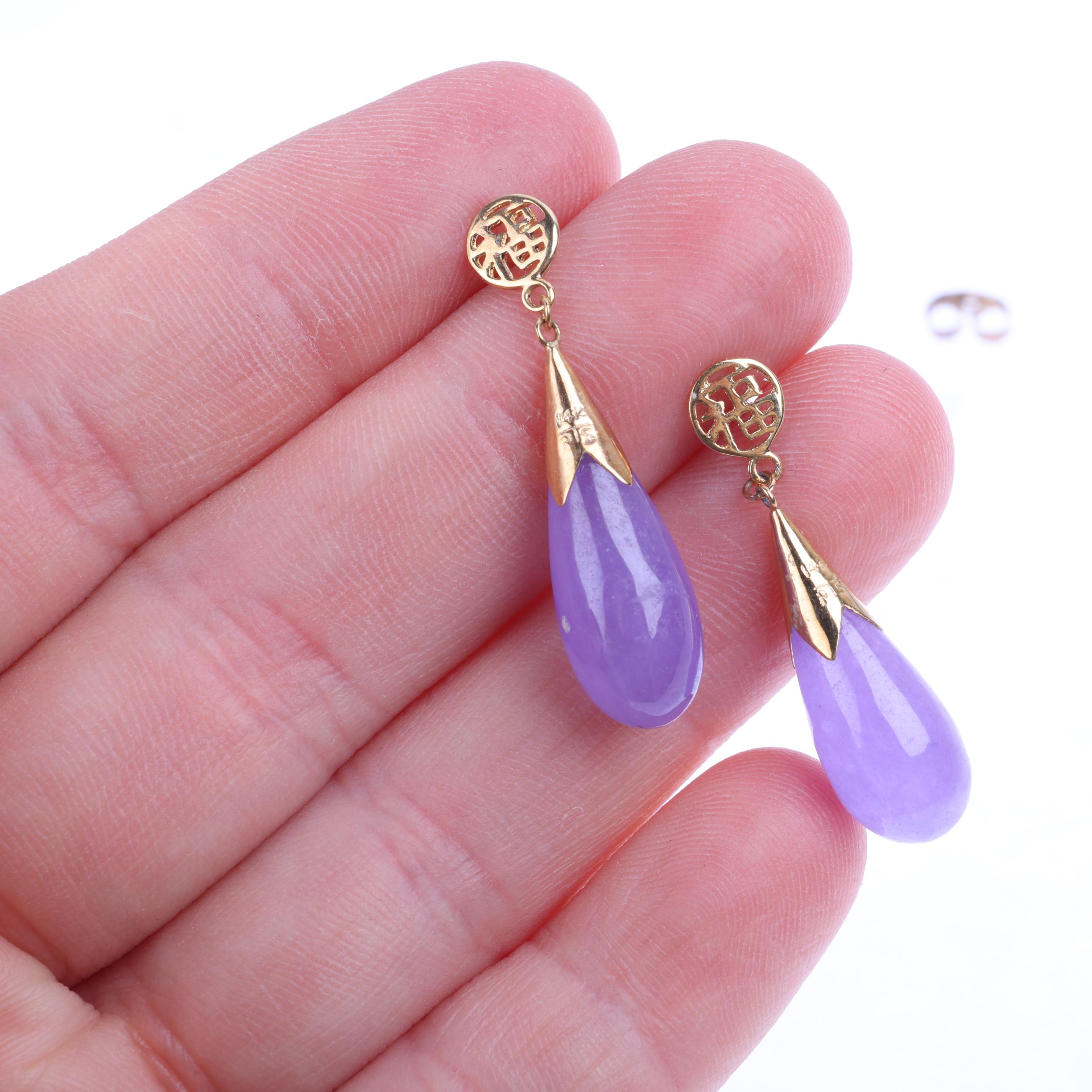 A pair of Chinese 14ct gold lavender jade drop earrings, with stud fittings, 31.3mm, 4.4g - Image 4 of 4