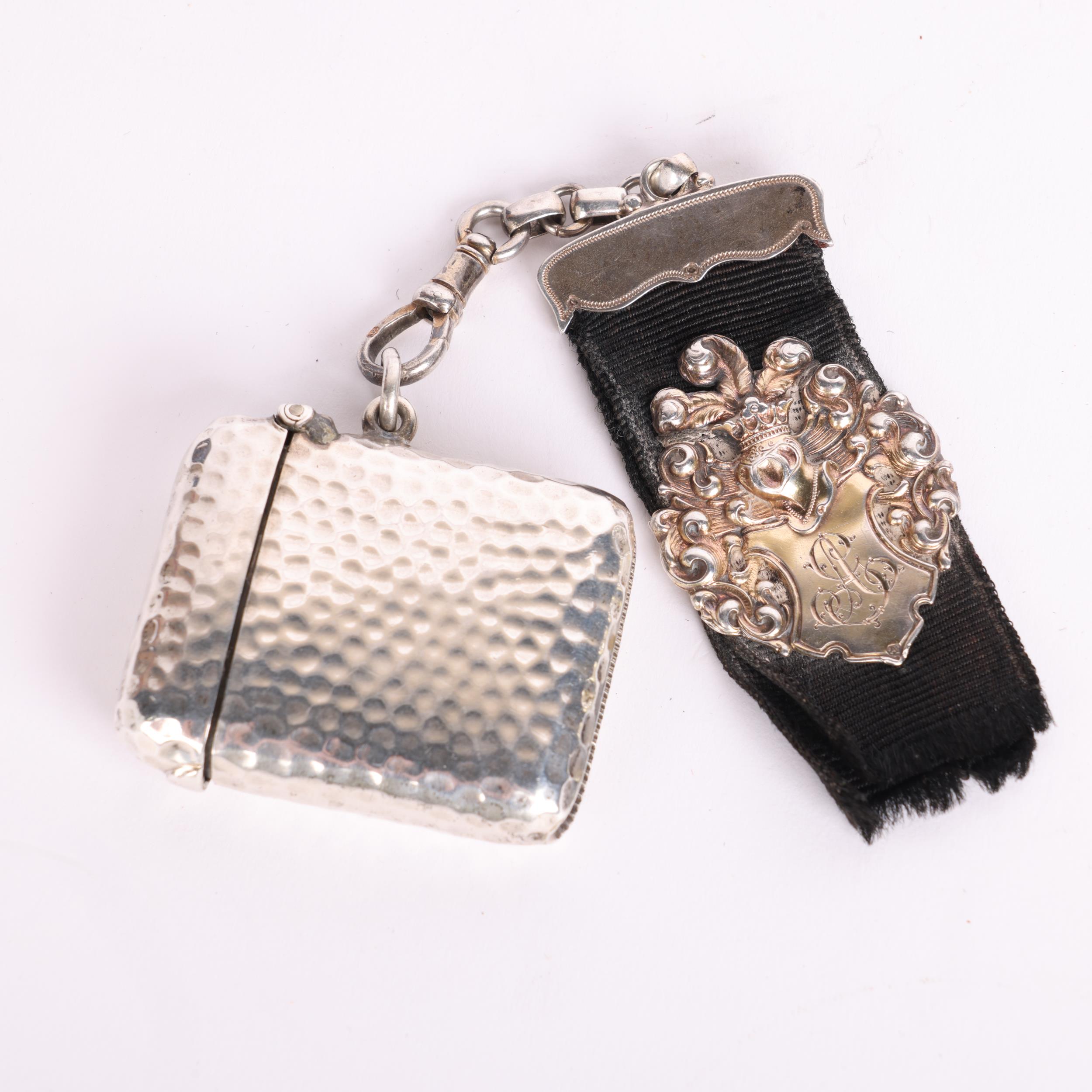 A late Victorian silver planished Vesta case, with silver armorial fob Vesta, 4.5cm x 4cm - Image 2 of 3