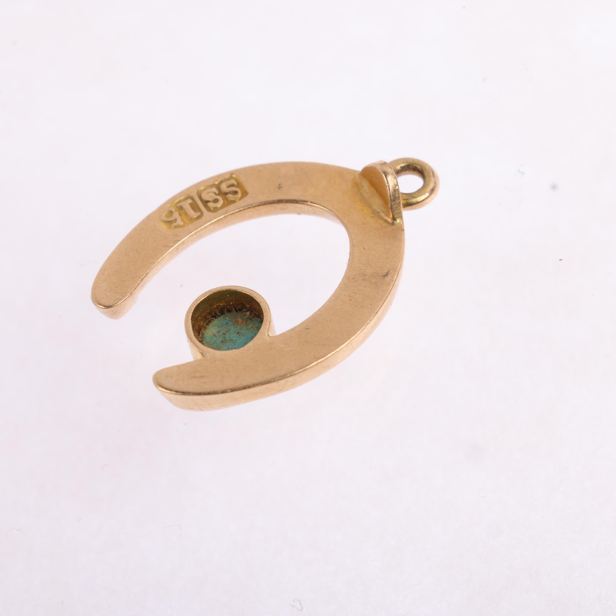 A Victorian 15ct gold turquoise lucky horseshoe charm/pendant, maker SS, 16.6mm, 1.6g Condition - Image 3 of 4