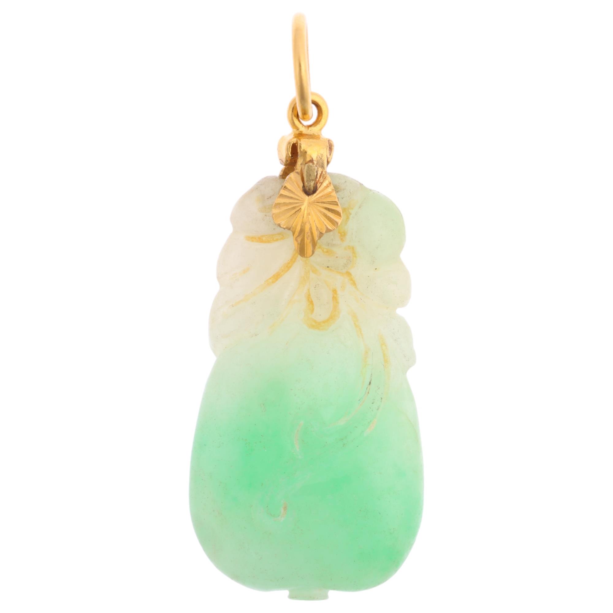 A Chinese carved jade gourd fruit pendant, with unmarked 21ct gold mount, 32.3mm, 3.9g Condition