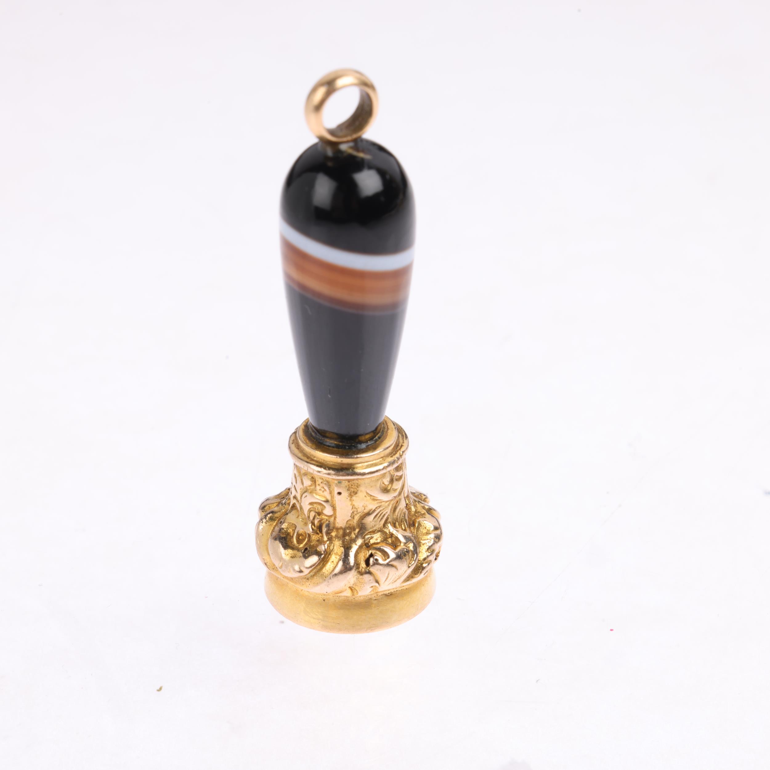 A 9ct gold banded agate fob pendant, maker IDB, London 1975, 42mm, 9.6g Condition Report: High - Image 3 of 4