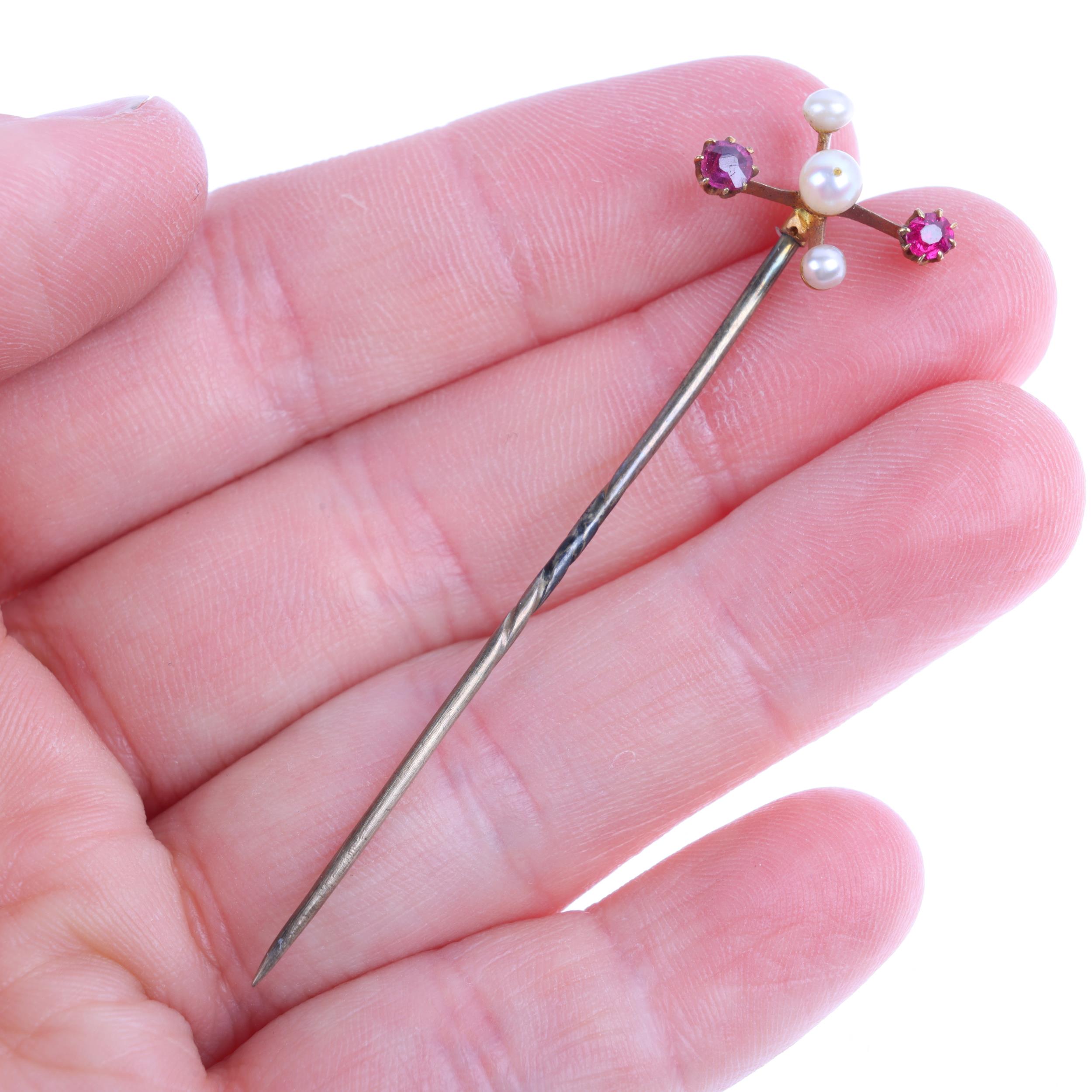 An Edwardian 15ct gold ruby and pearl stickpin, head 16.1mm, overall 63.5mm, 1.6g Condition - Image 4 of 4
