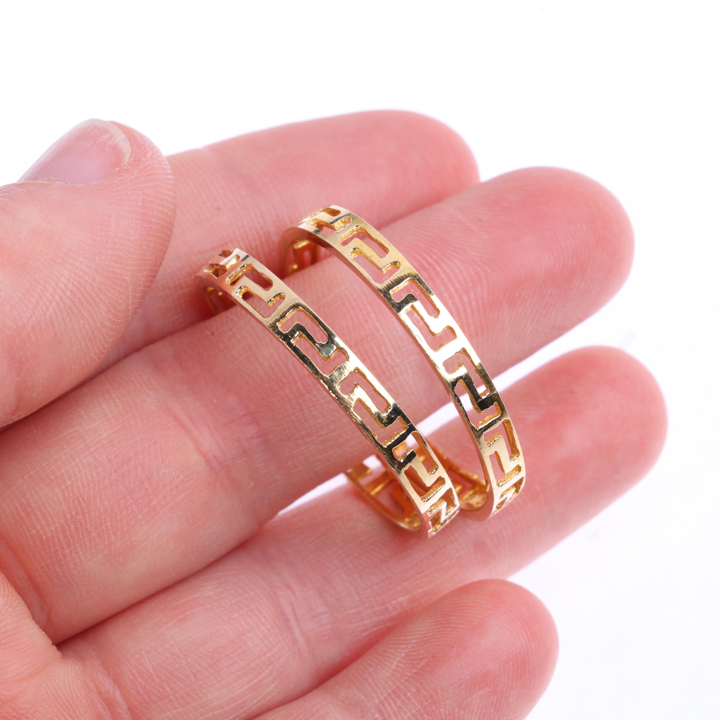 A pair of 14ct gold Greek Key hoop earrings, with stud fittings, 29.6mm, 5.1g Condition Report: No - Image 4 of 4