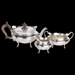 A late Victorian silver 3-piece tea set, Elkington & Co Ltd, London 1900, comprising teapot, 2-