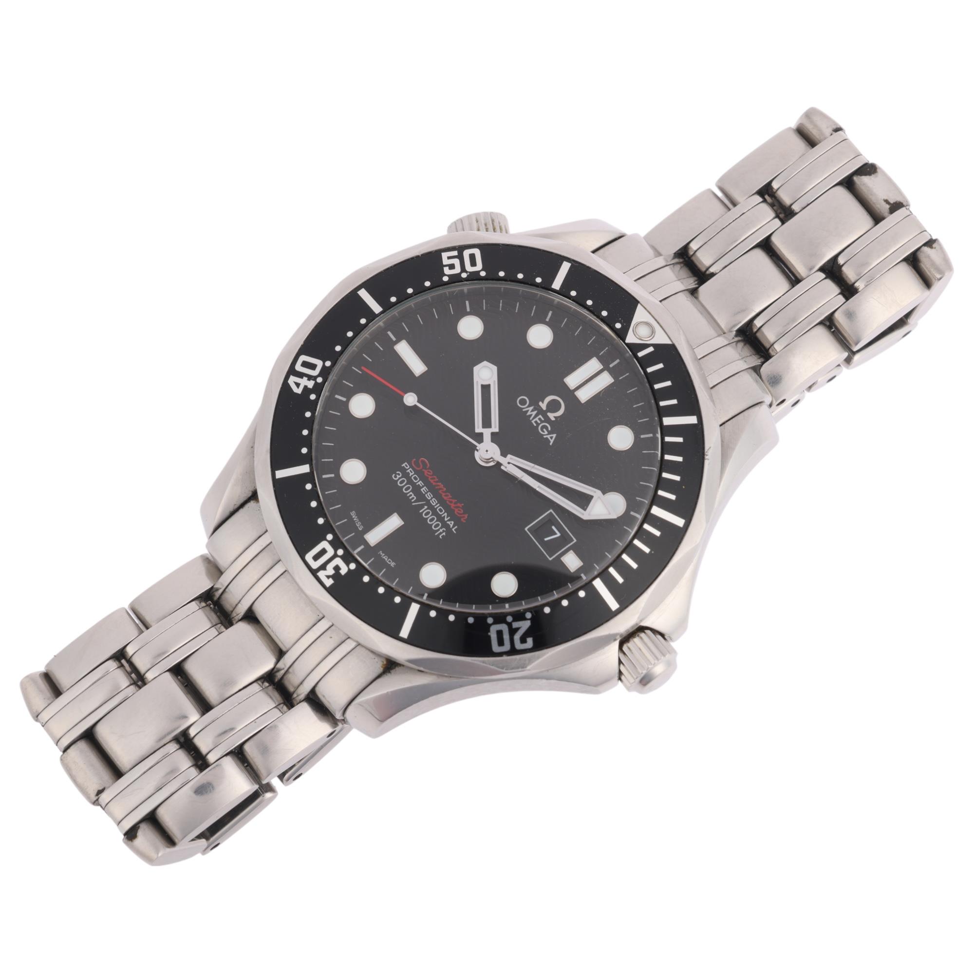 OMEGA - a stainless steel Seamaster Professional 300M quartz bracelet watch, ref. 196.1507, circa - Image 2 of 5