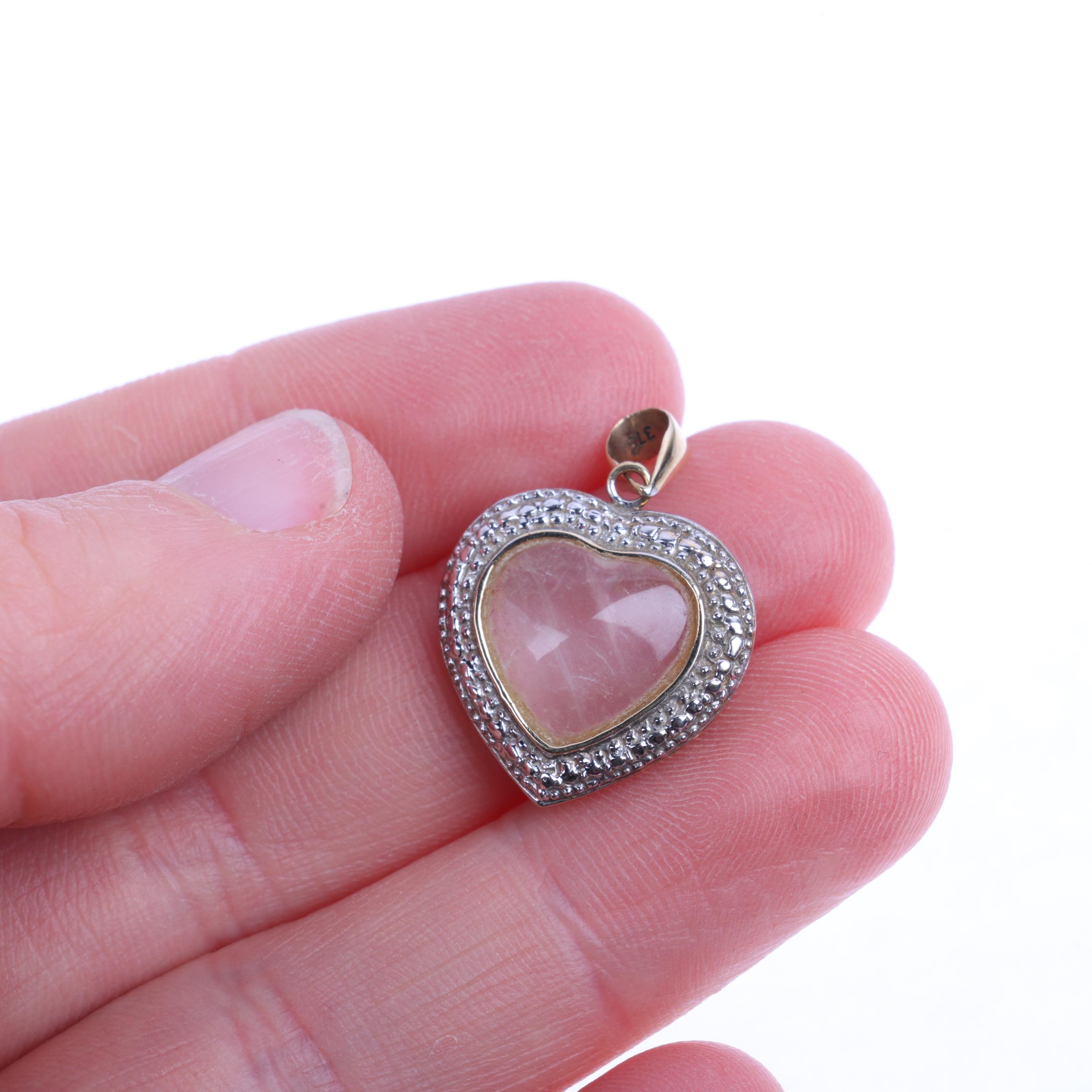 A 9ct gold moonstone heart pendant, 24.7mm, 2.3g Condition Report: No damage or repair, only light - Image 4 of 4