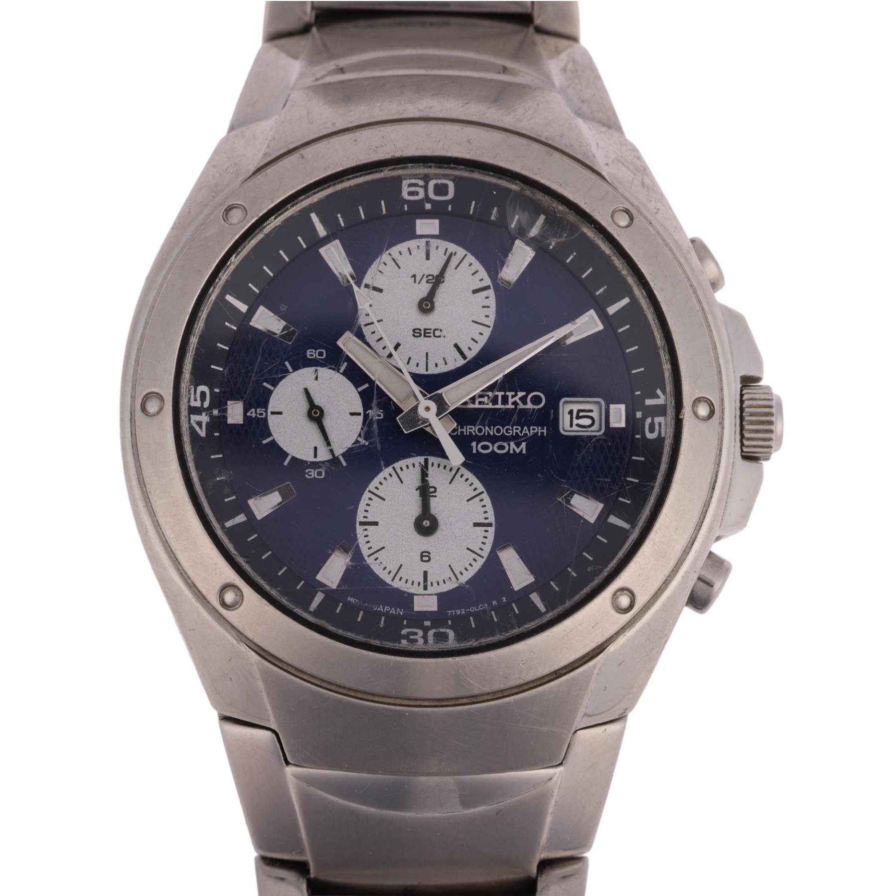 SEIKO - a stainless steel quartz chronograph calendar bracelet watch, ref. 7T92-0HX0, circa 2010,