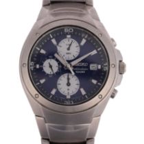 SEIKO - a stainless steel quartz chronograph calendar bracelet watch, ref. 7T92-0HX0, circa 2010,