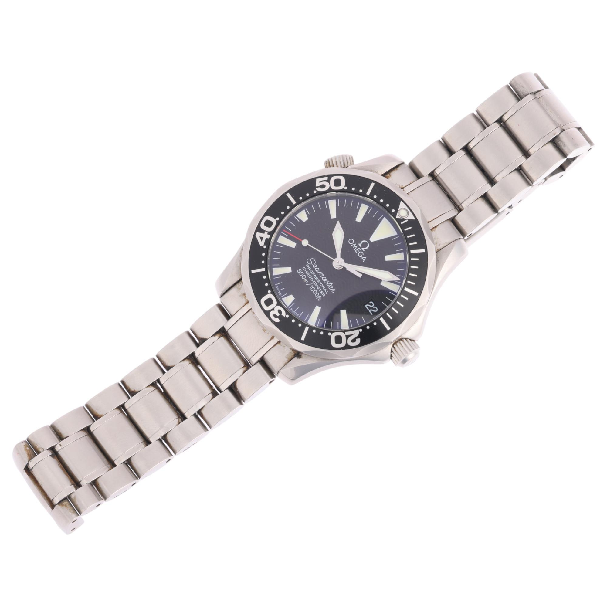 OMEGA - a stainless steel Seamaster Professional chronometer automatic calendar bracelet watch, ref. - Image 2 of 5