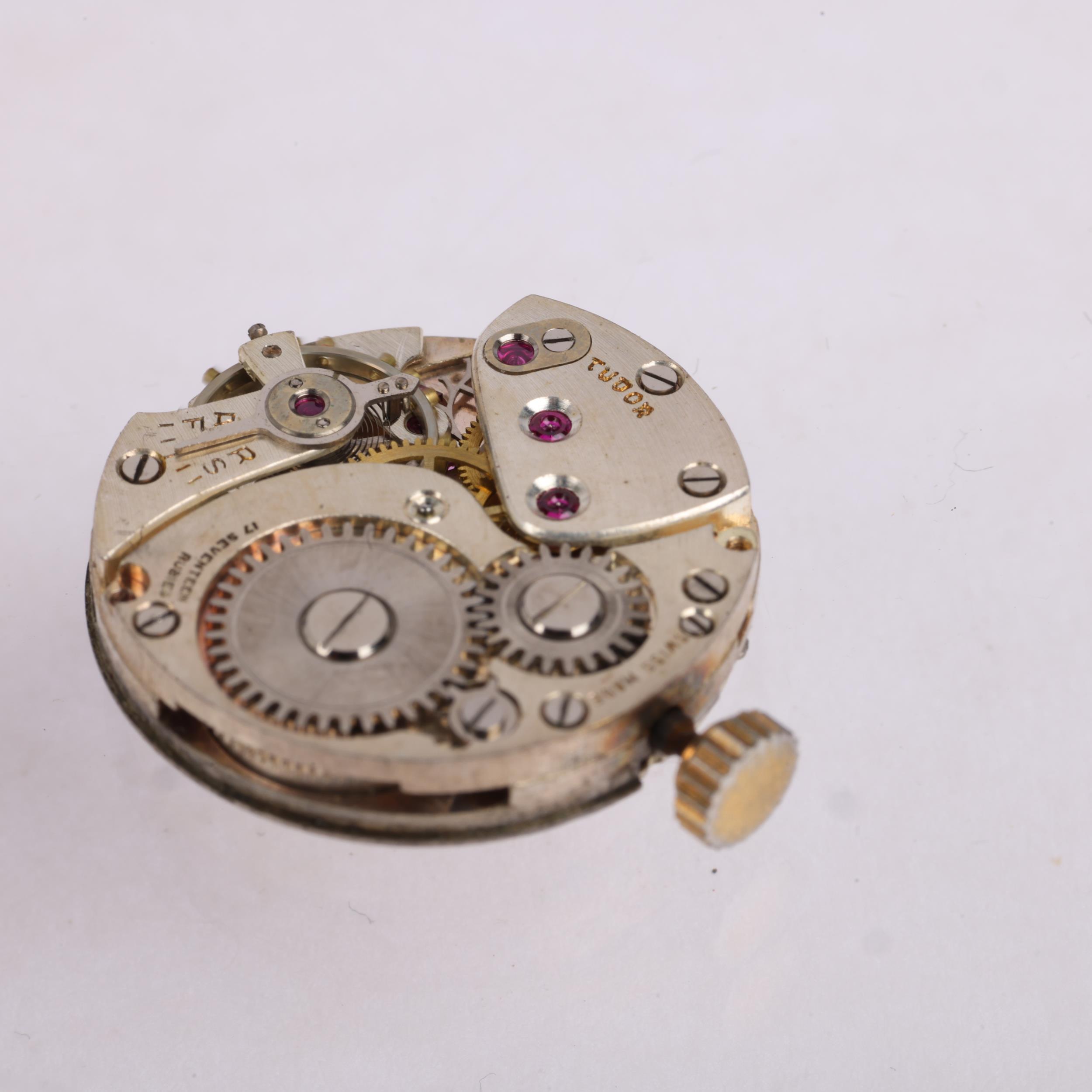 TUDOR - a lady's 9ct gold mechanical wristwatch, ref. 87732, circa 1940s, silvered dial with - Image 5 of 5