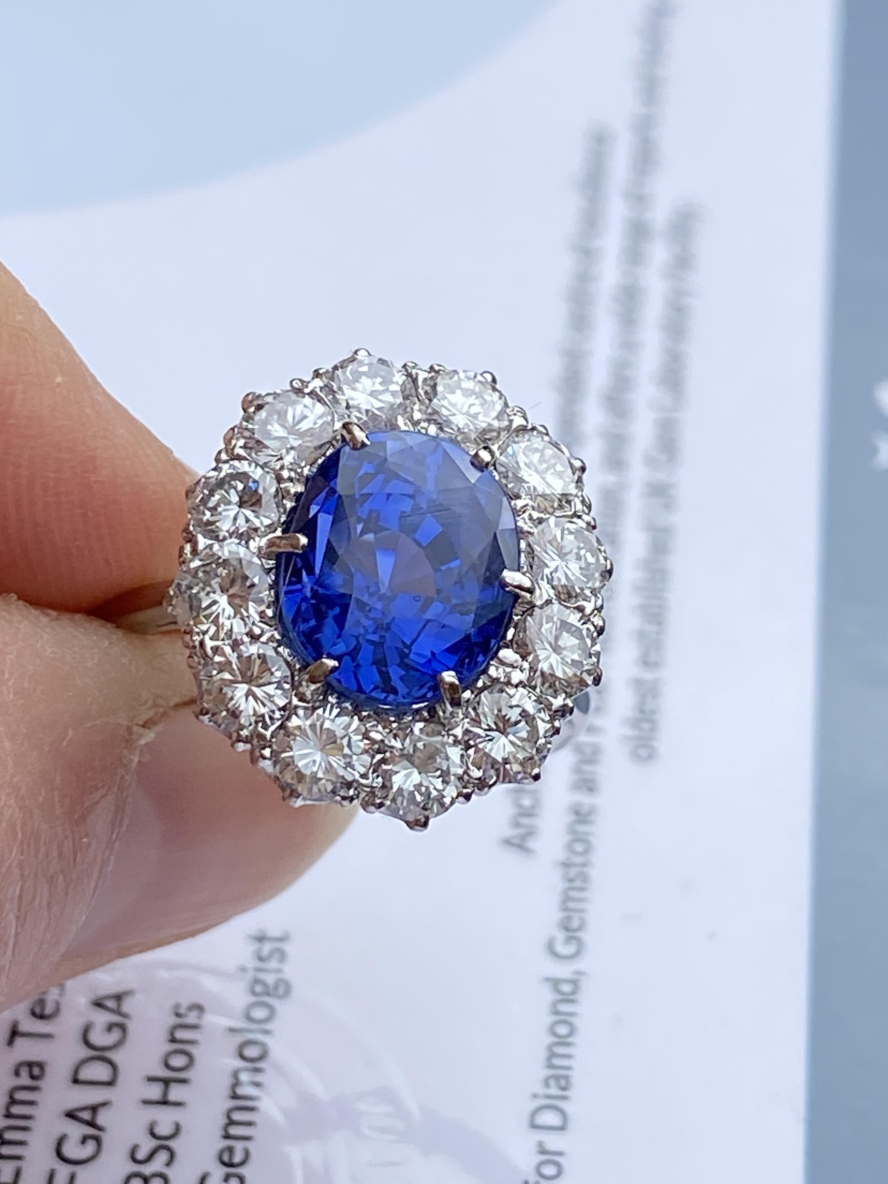 Fine sapphire and diamond cluster ring by Boodles, the mixed cushion cut natural sapphire - Image 9 of 10